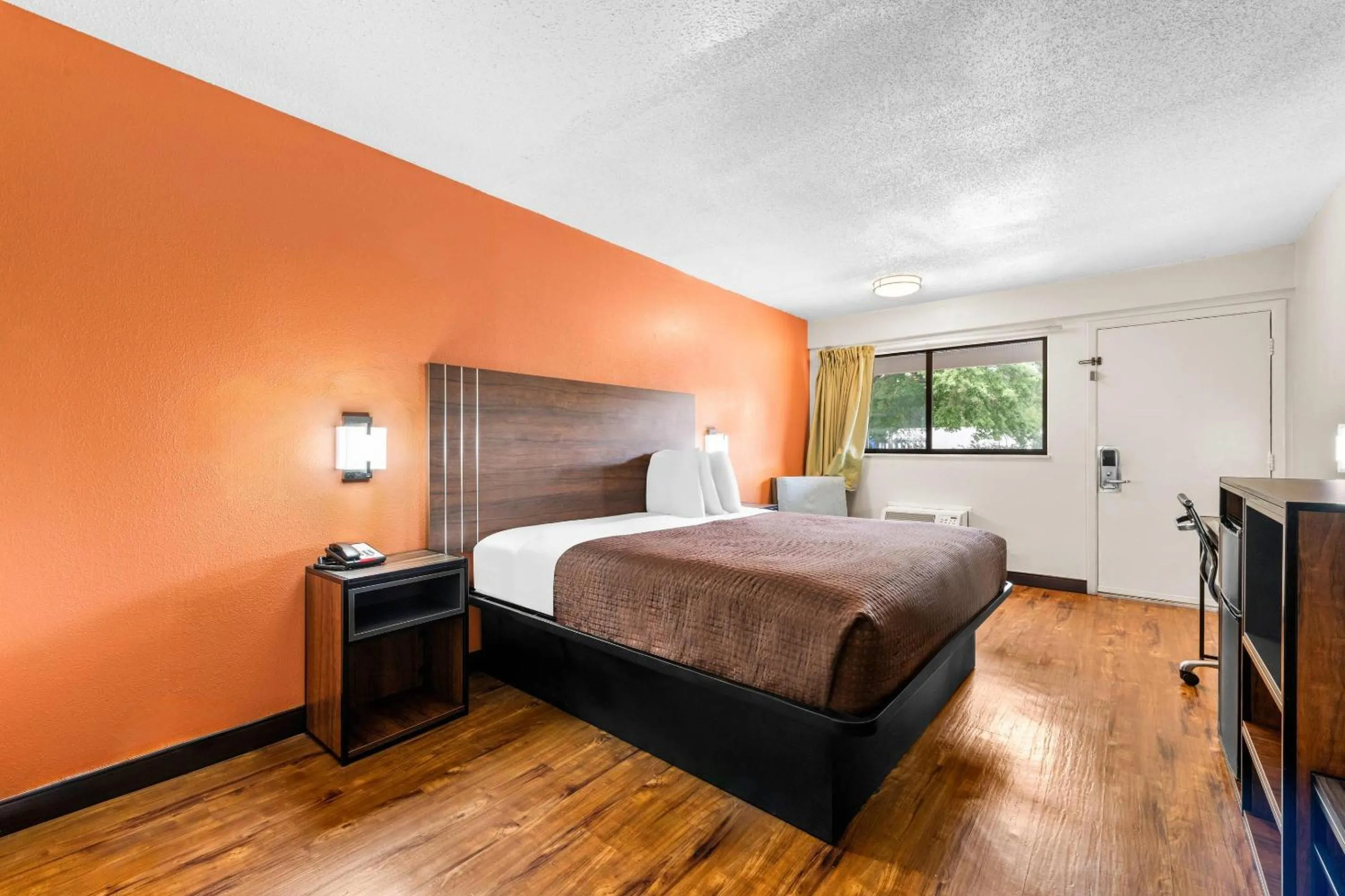 Bedroom, Bed in Econo Lodge Charlotte Airport