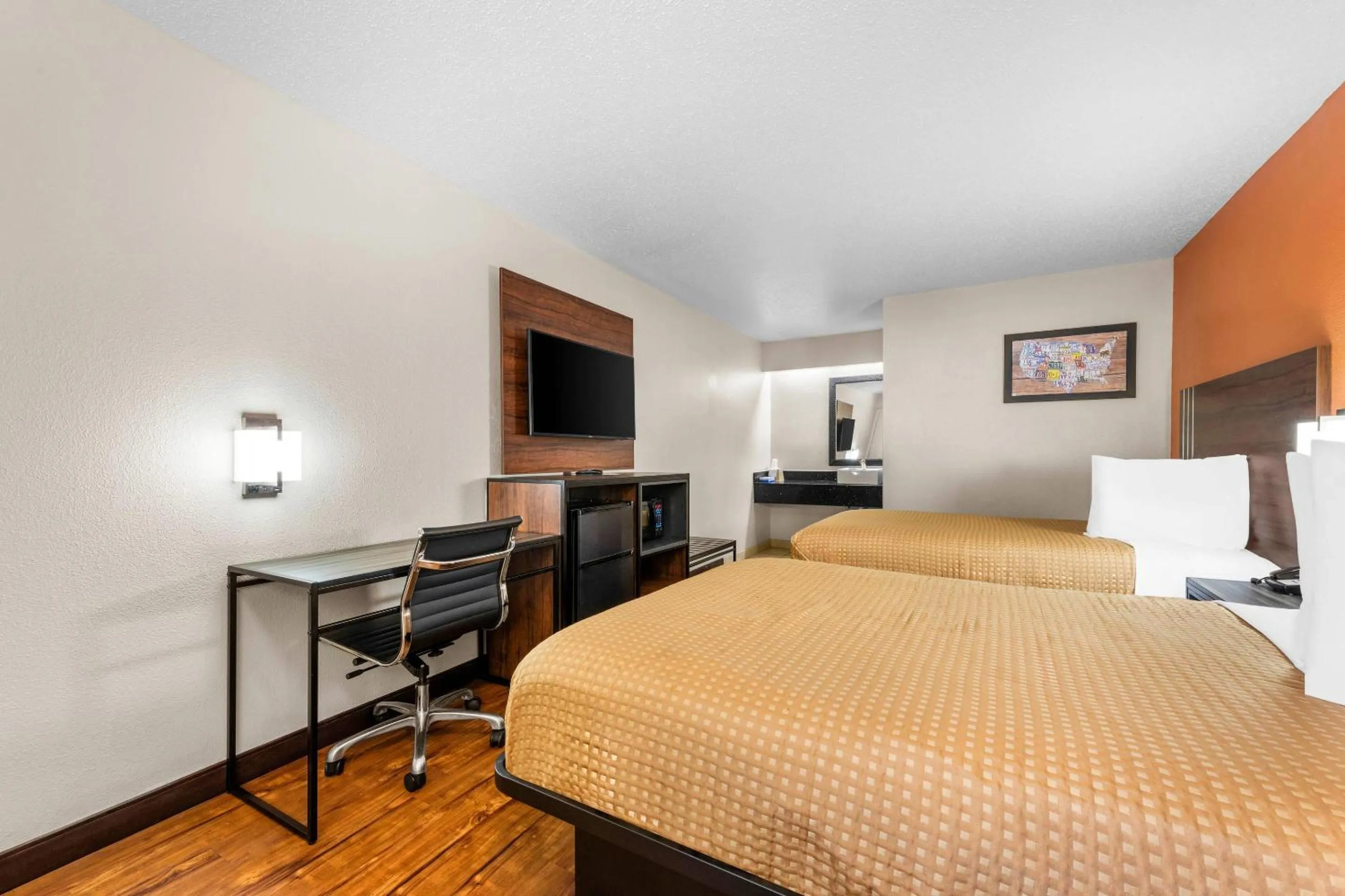 Bedroom, Bed in Econo Lodge Charlotte Airport