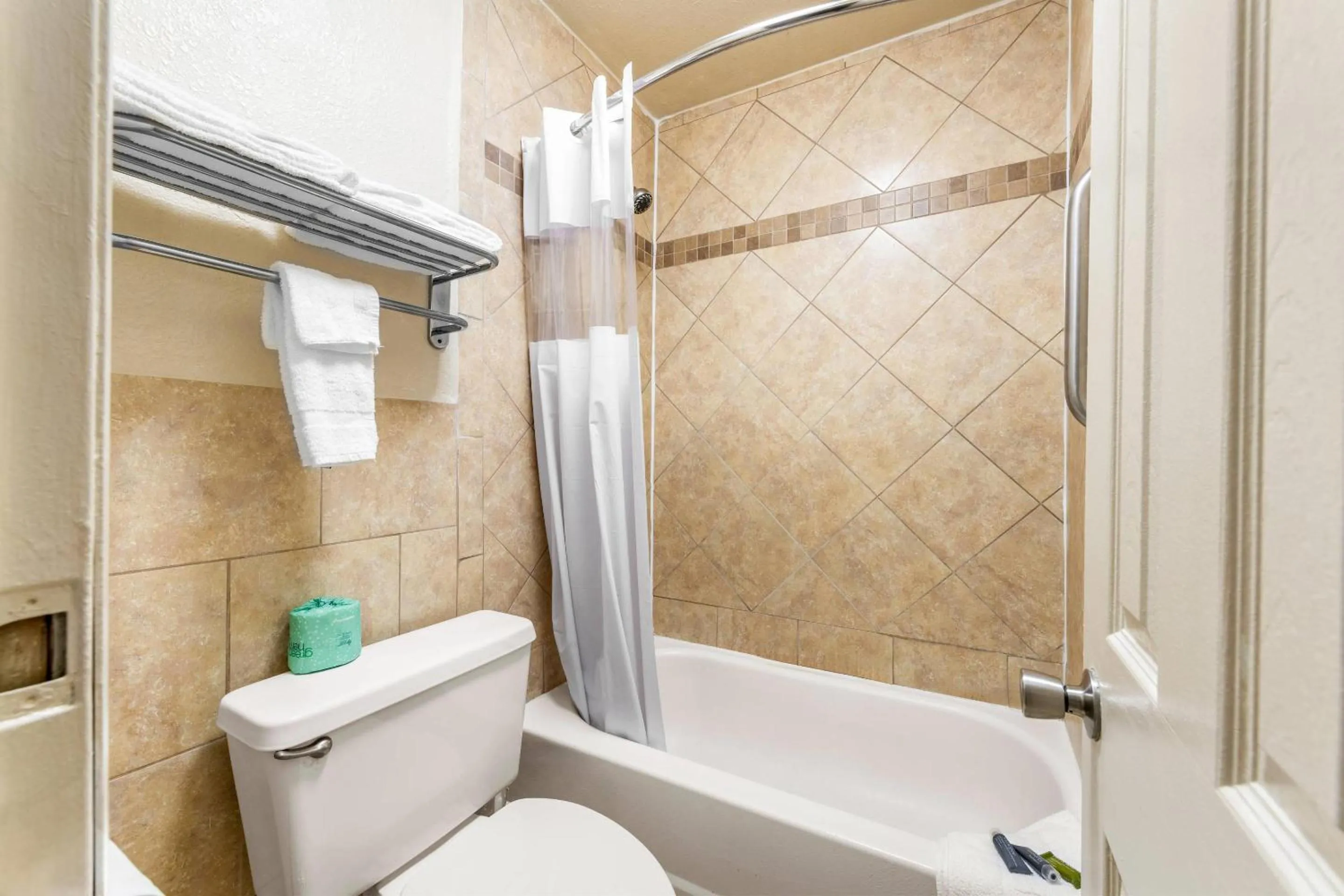 Bedroom in Econo Lodge Charlotte Airport