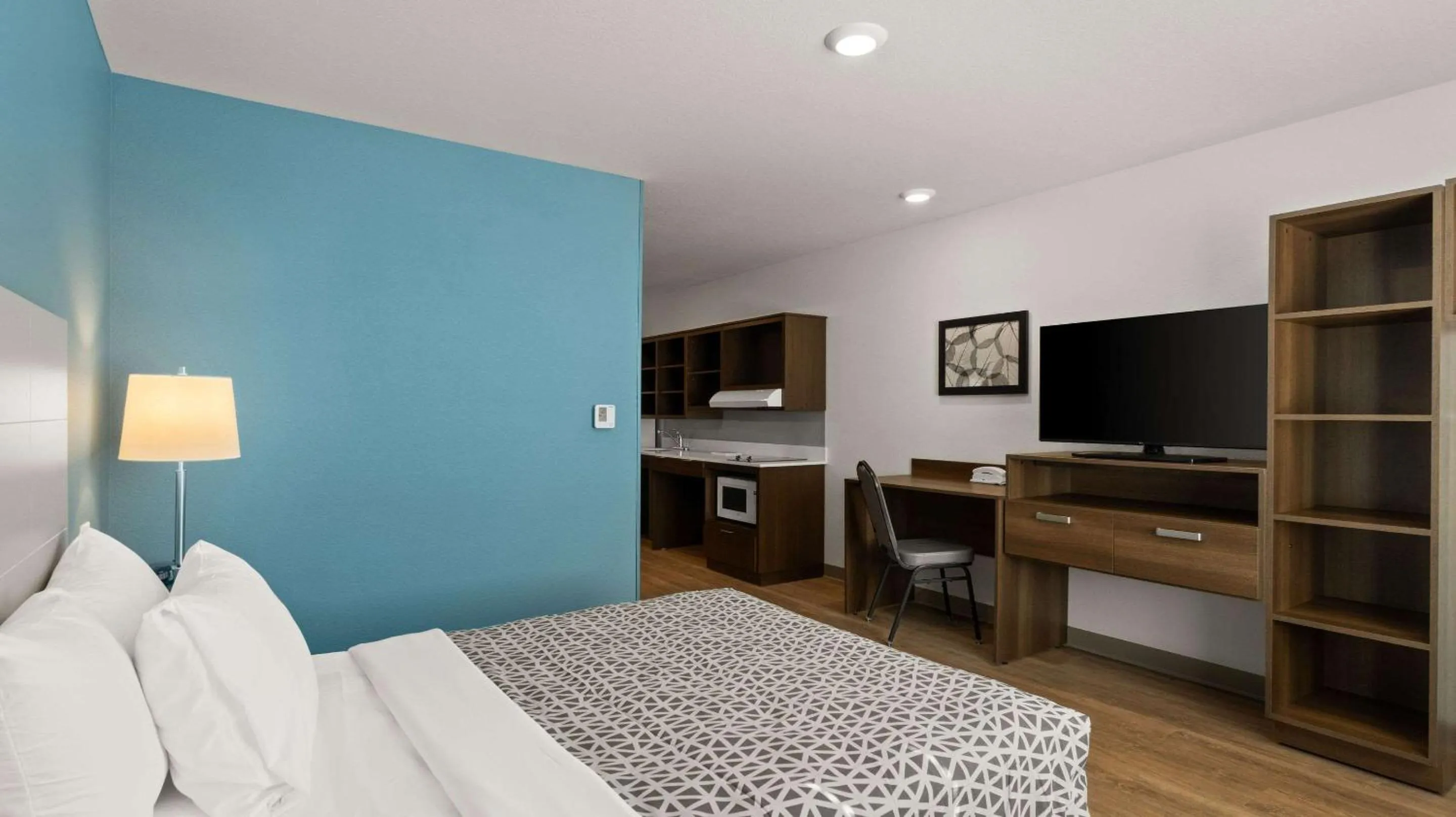 Bedroom, Bed in WoodSpring Suites Greeley