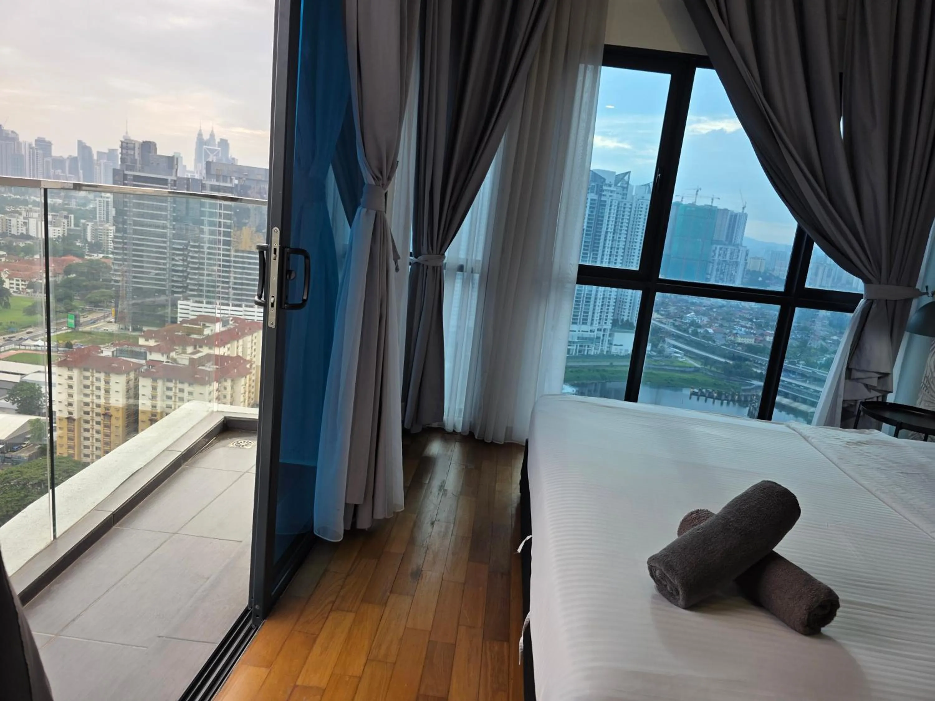 Bed in Reizz Residence by Perkasa