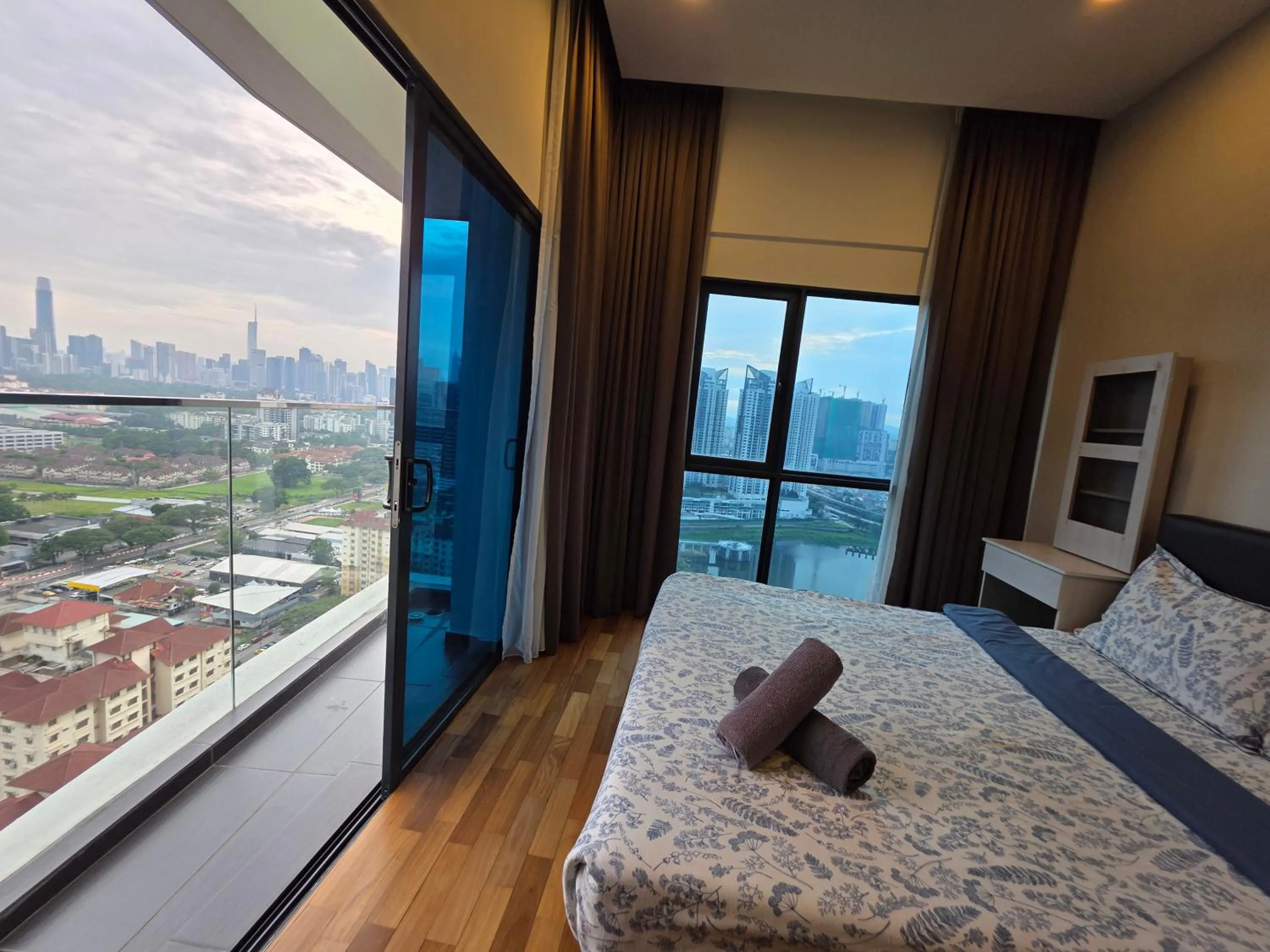 Bed in Reizz Residence by Perkasa