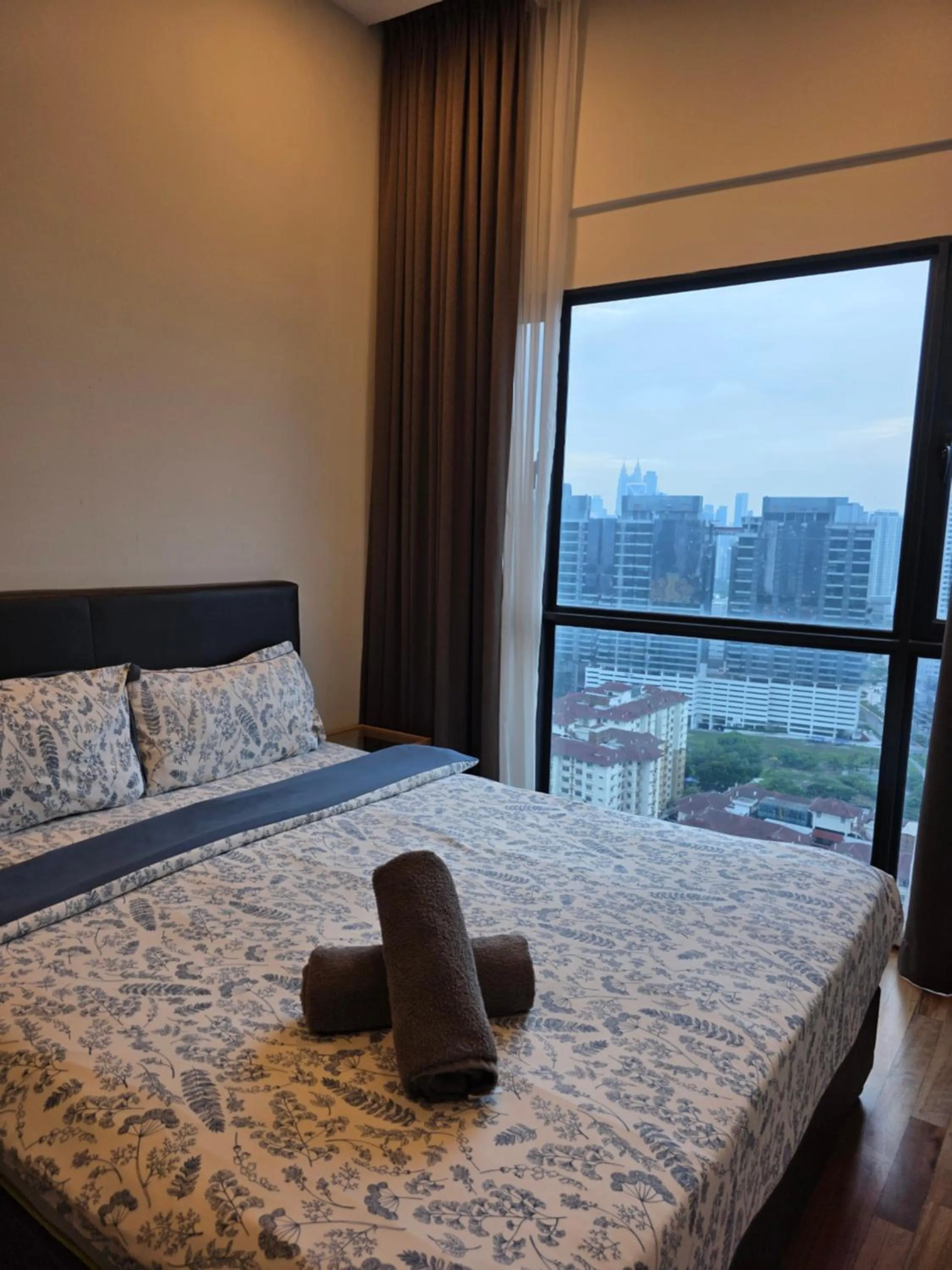 Bed in Reizz Residence by Perkasa