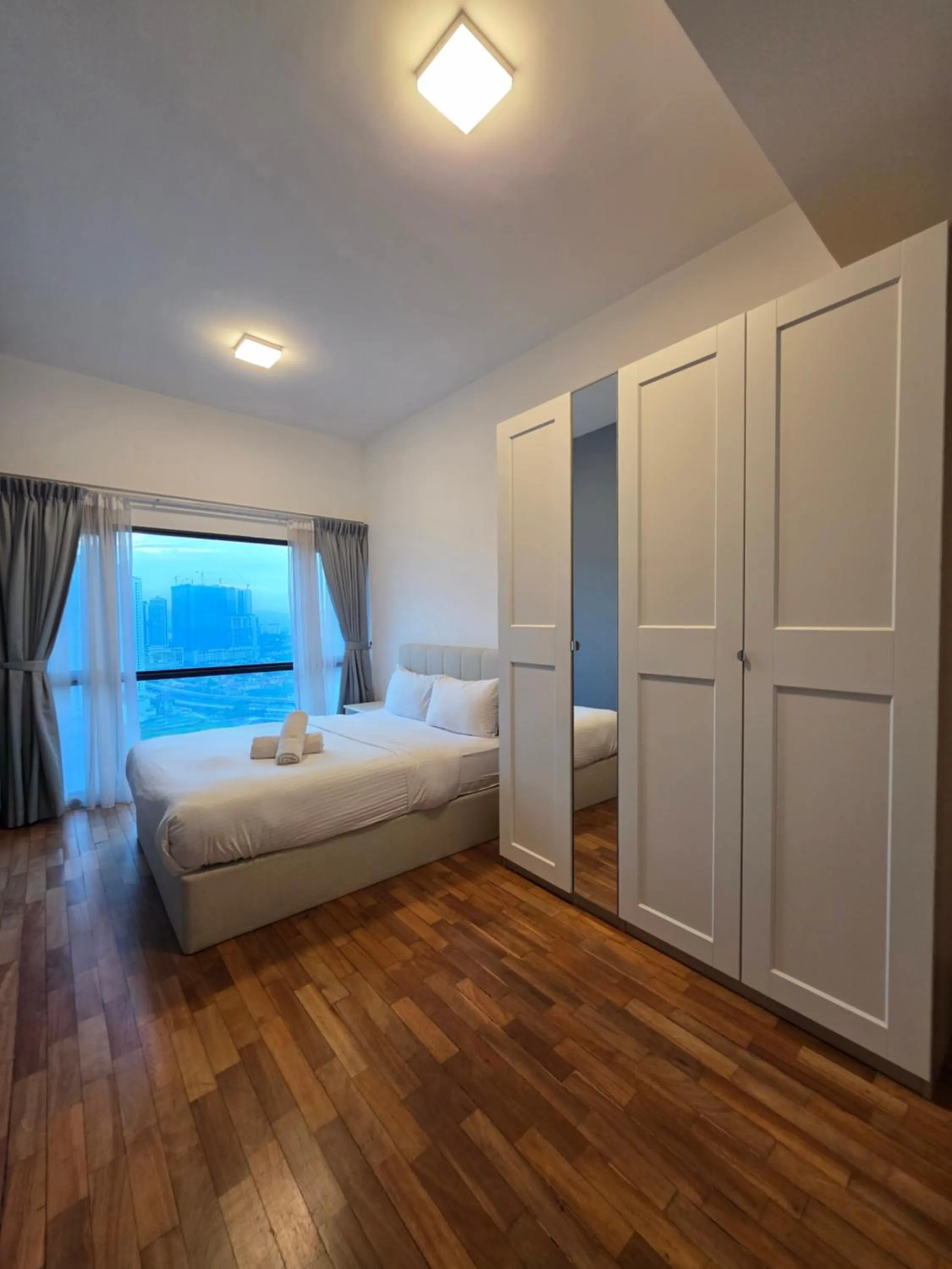 Bed in Reizz Residence by Perkasa