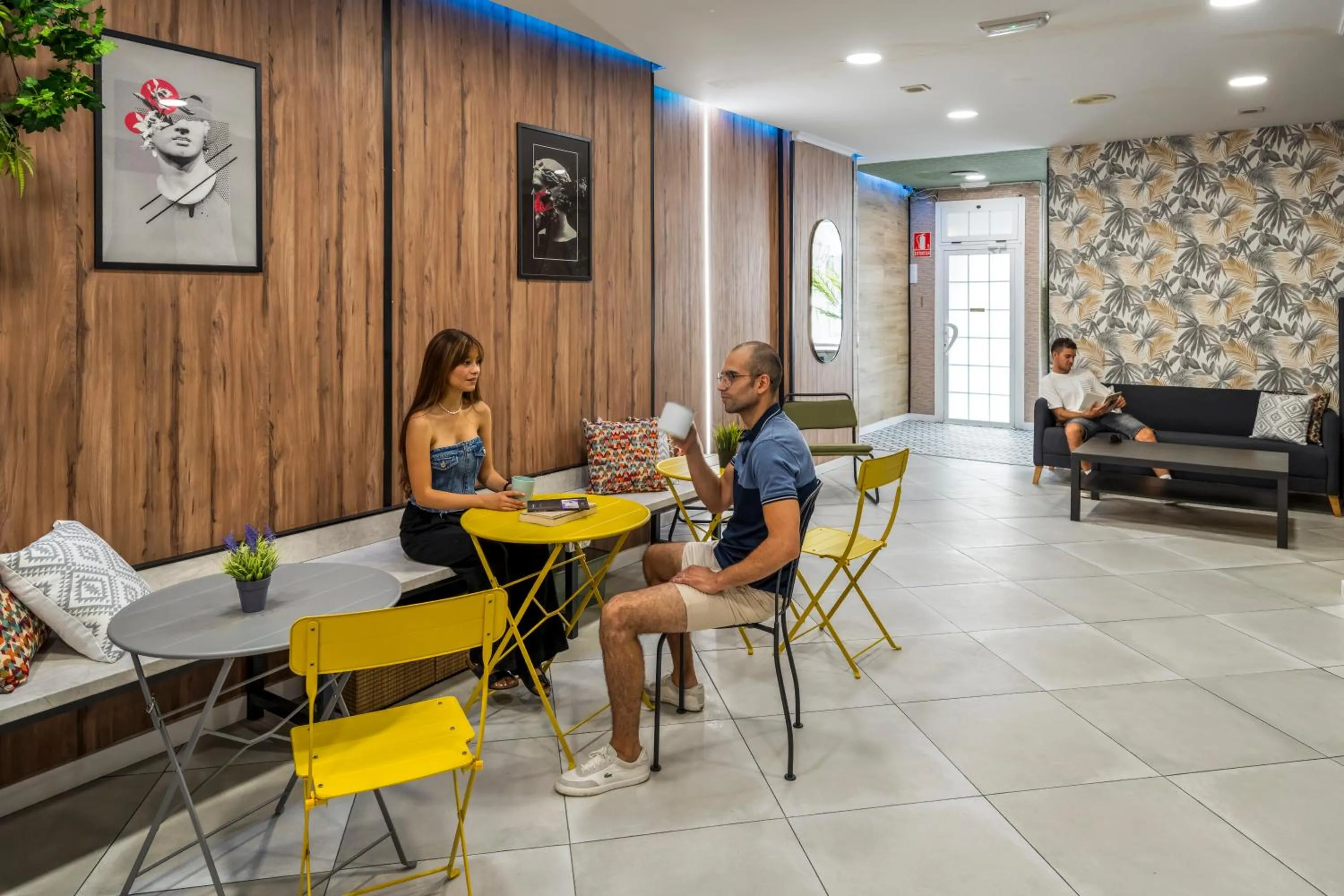 Seating area in SOM Hostel Valencia