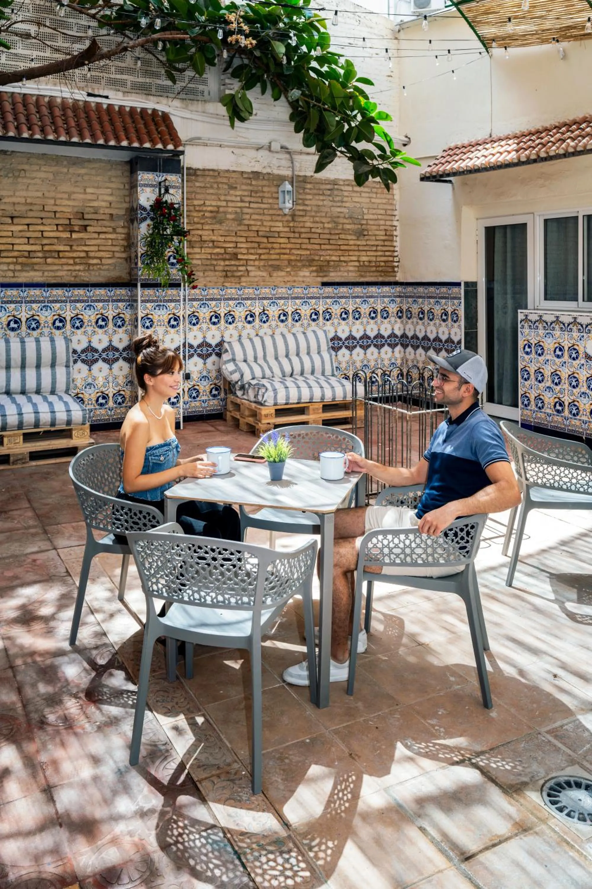 Seating area in SOM Hostel Valencia