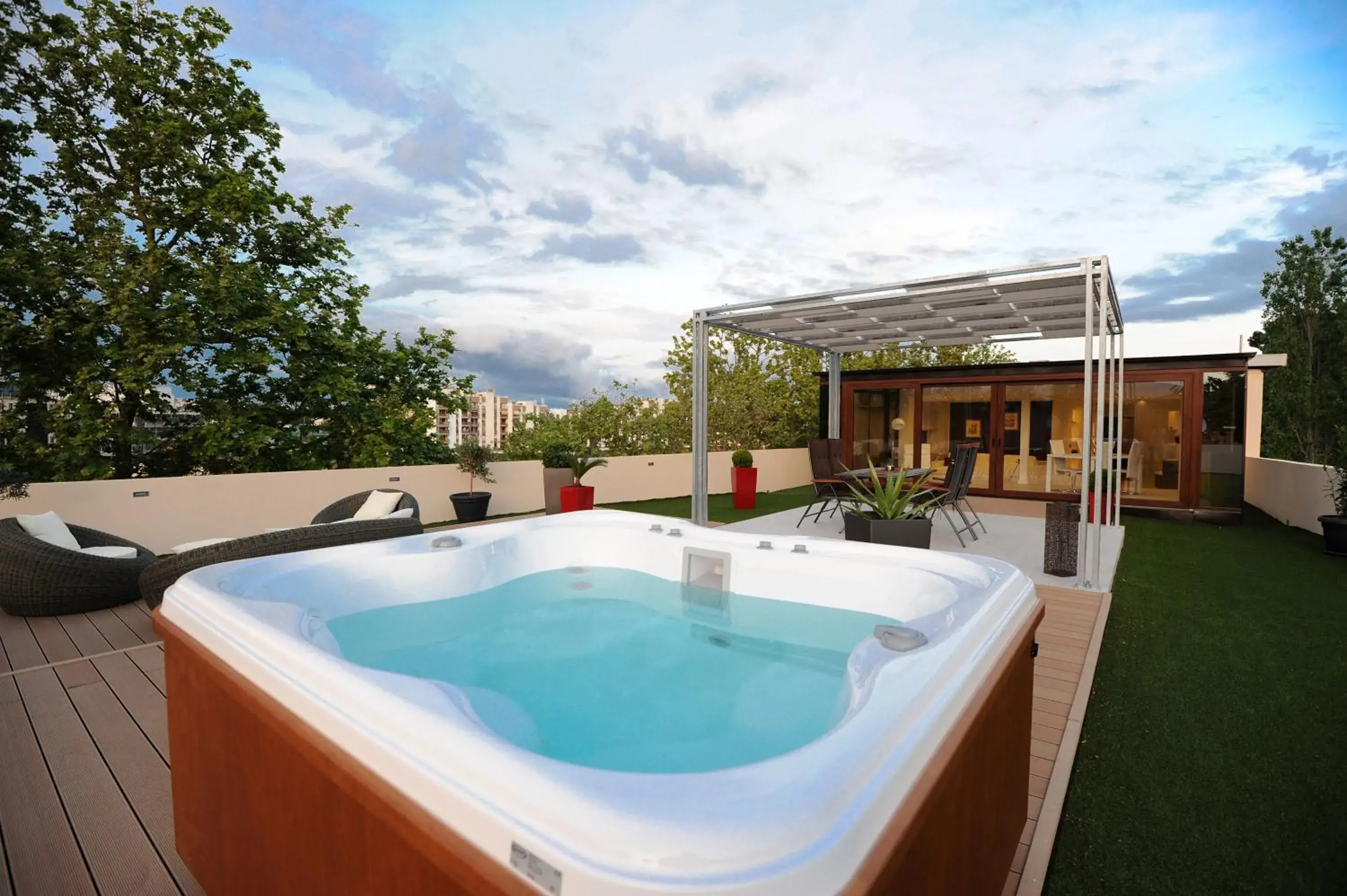 Feel Good Penthouse With Jacuzzi Feel Good Penthouse With Jacuzzi
