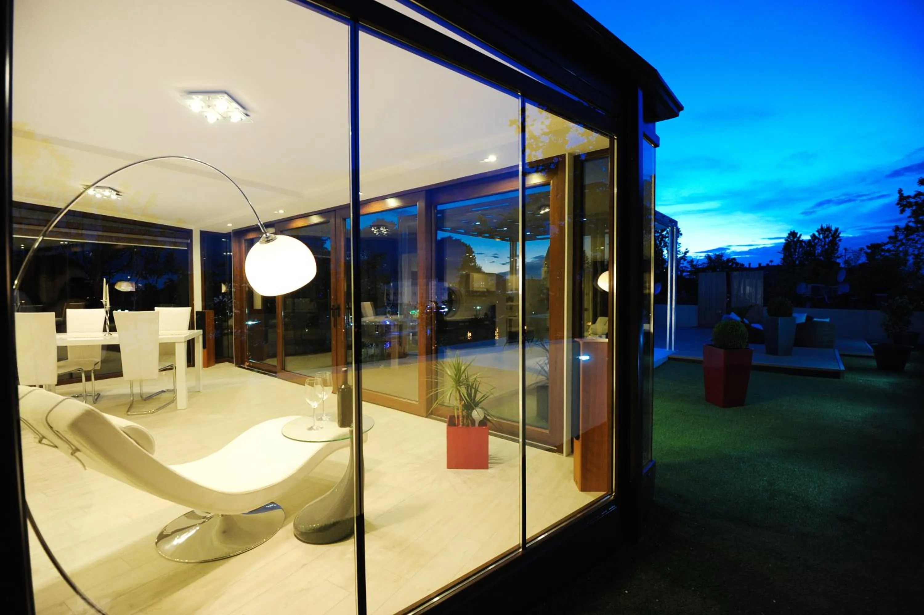 Night in Feel Good Penthouse With Jacuzzi