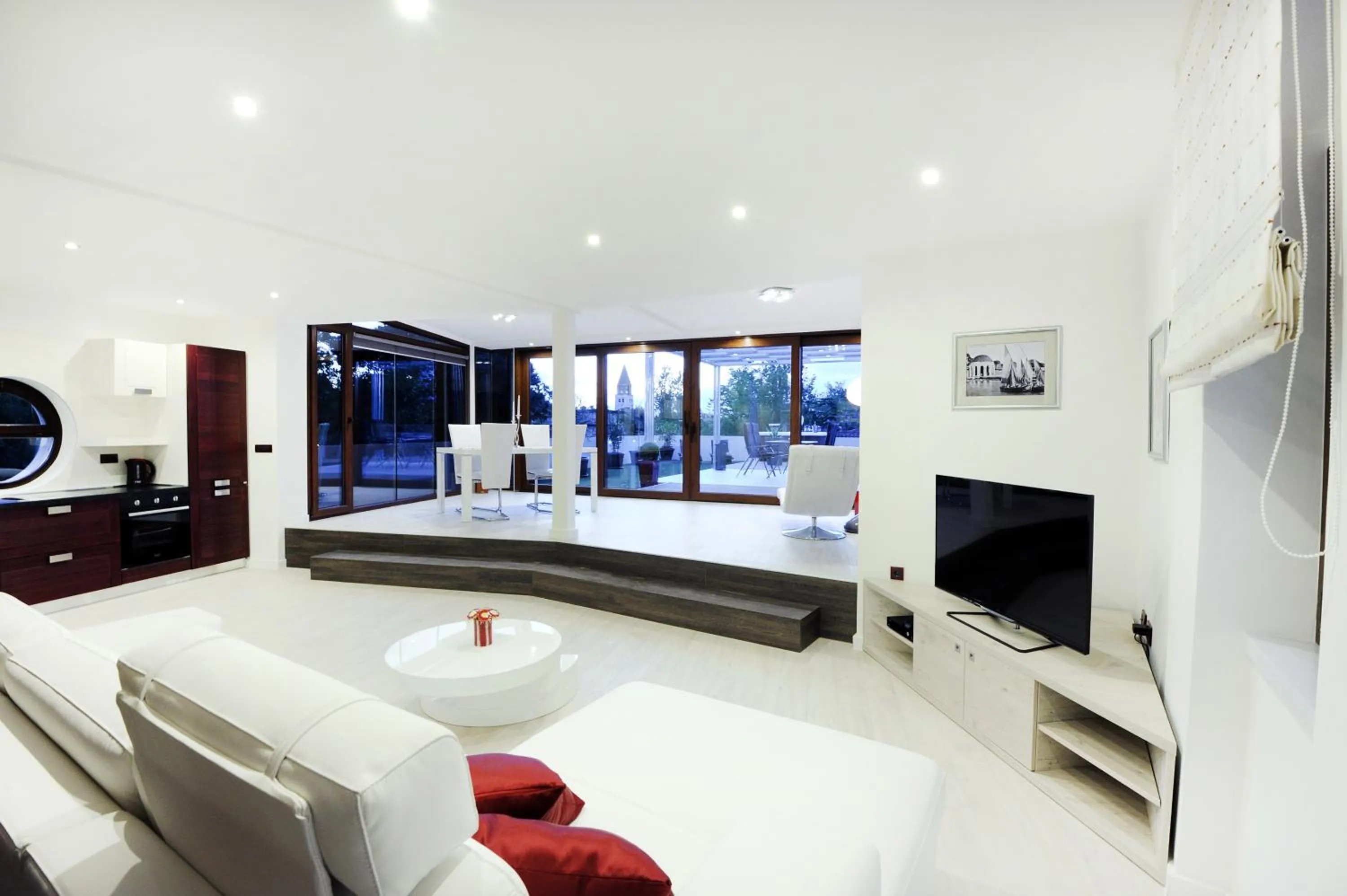 TV and multimedia in Feel Good Penthouse With Jacuzzi