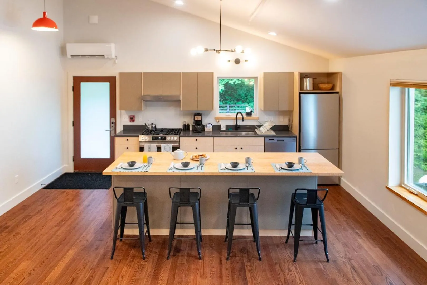 Kitchen or kitchenette in Madbush Falls