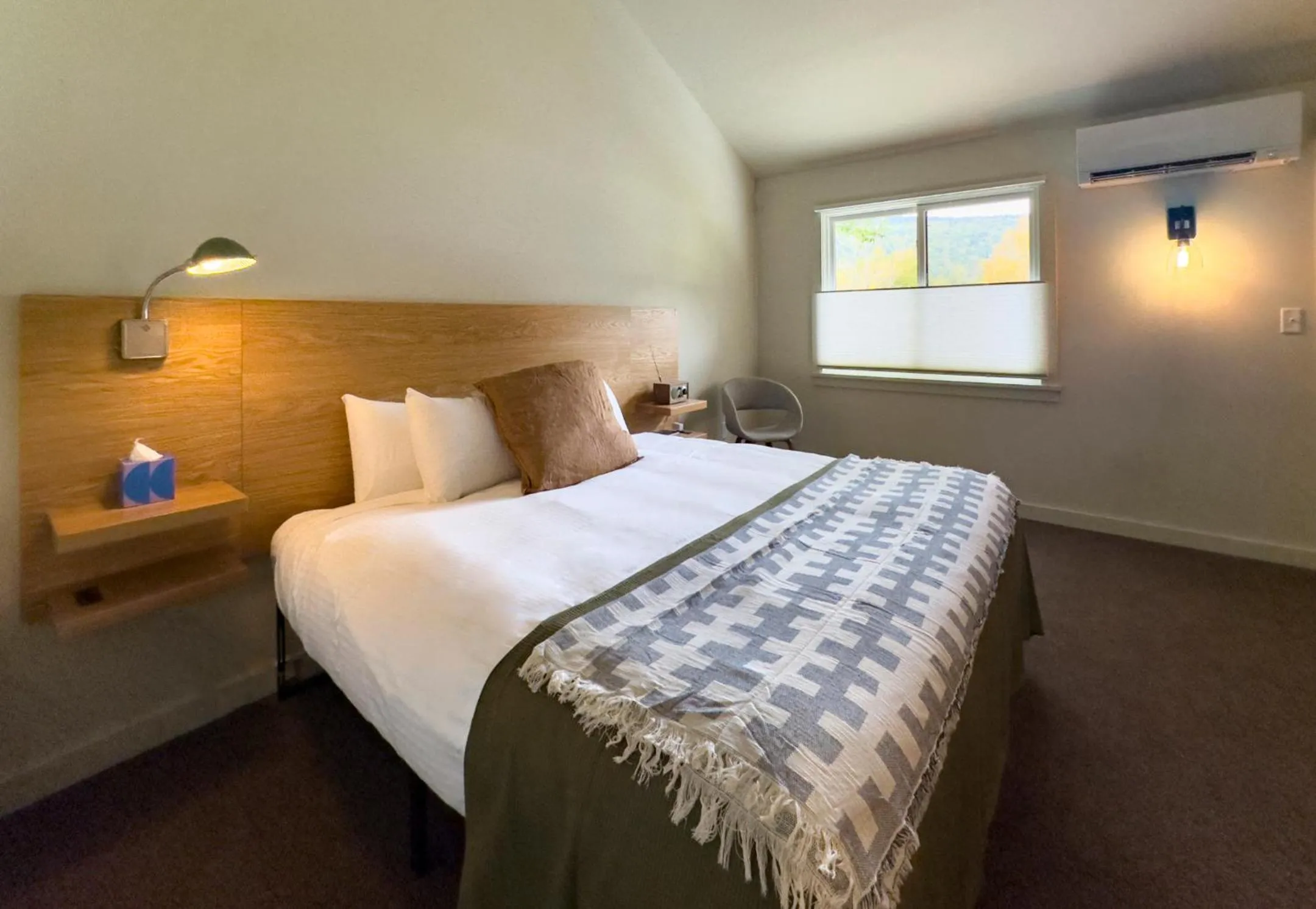 Bedroom, Bed in Madbush Falls