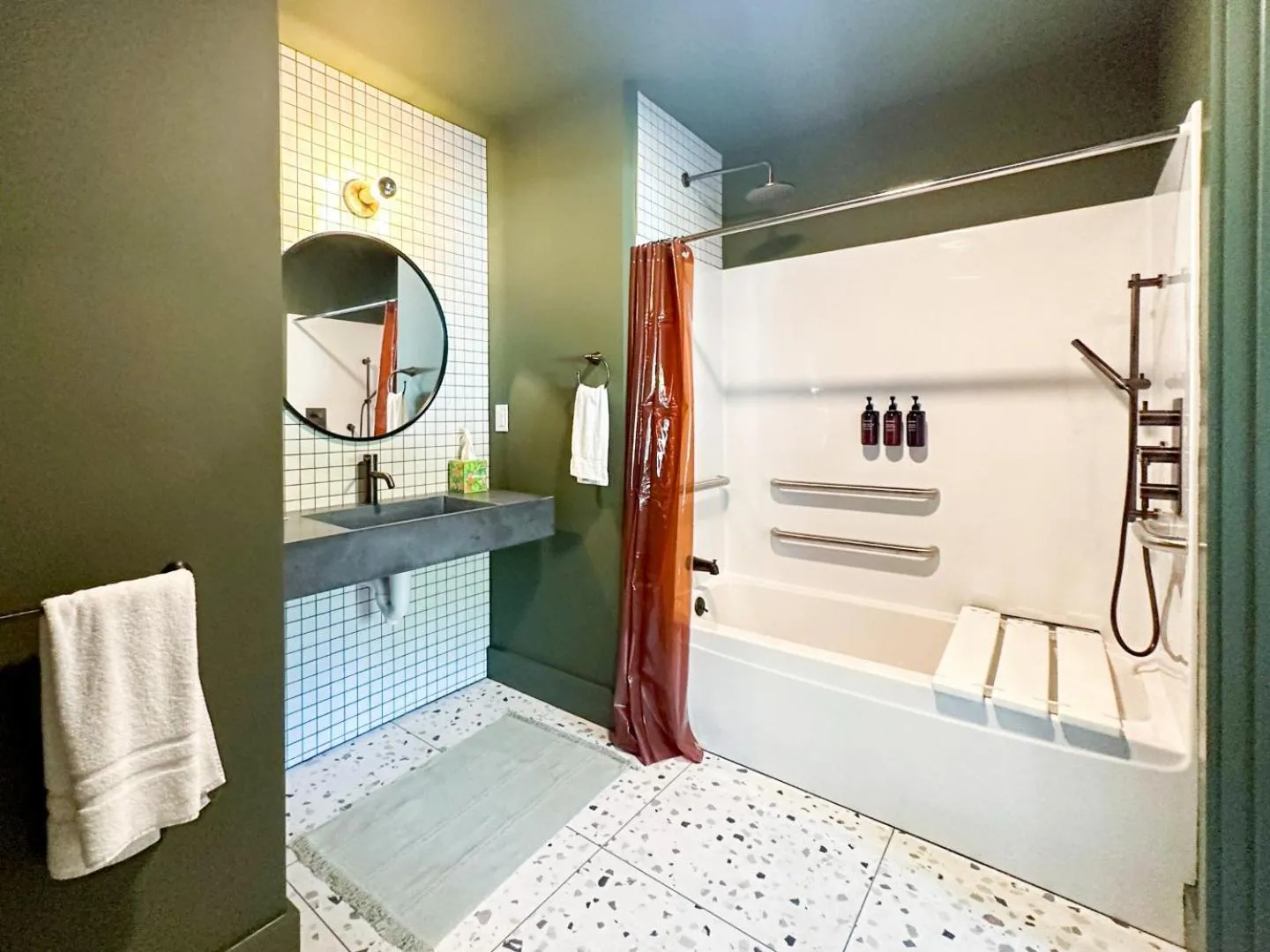 Bathroom in Madbush Falls