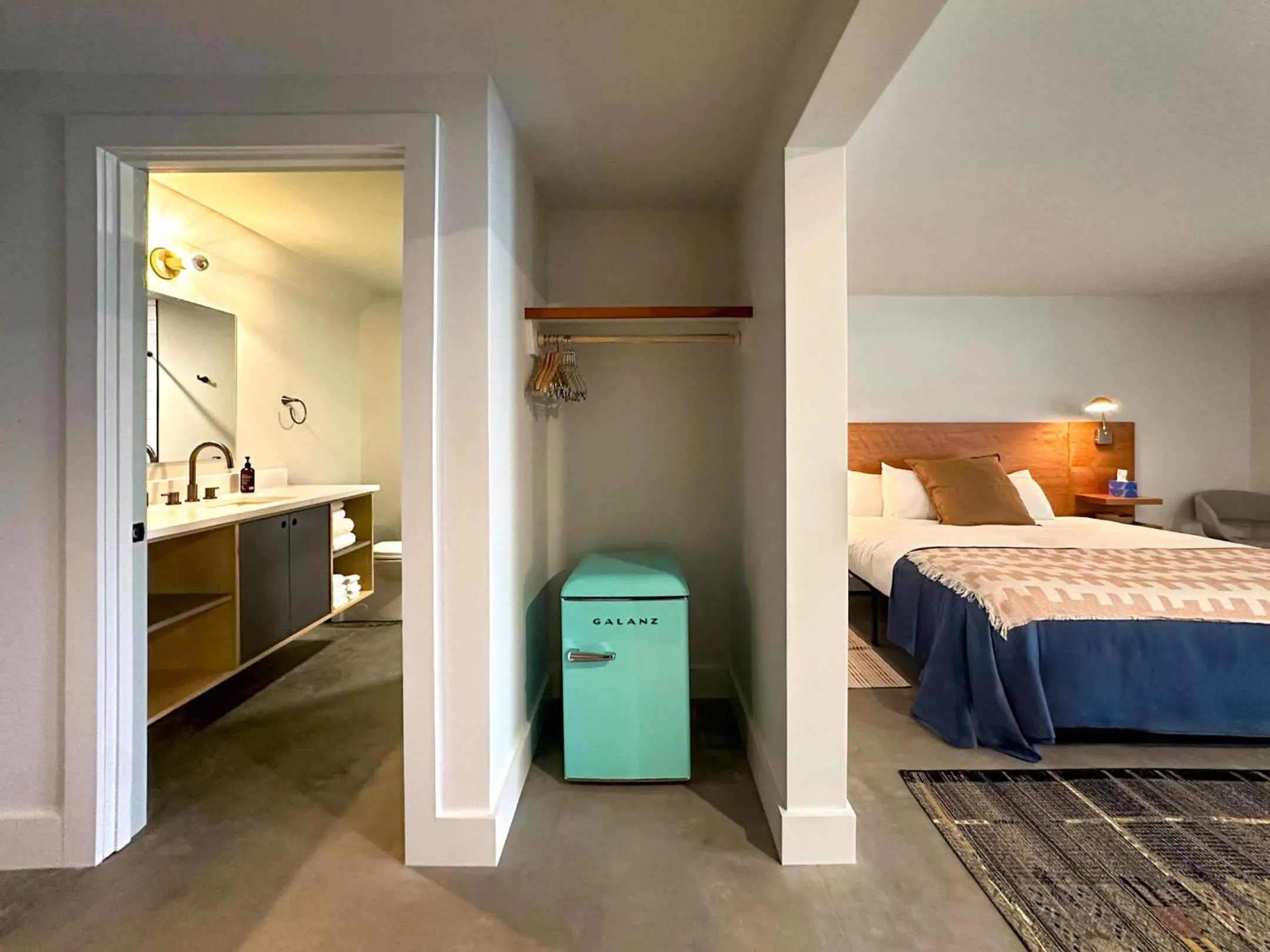 Bedroom, Bed in Madbush Falls