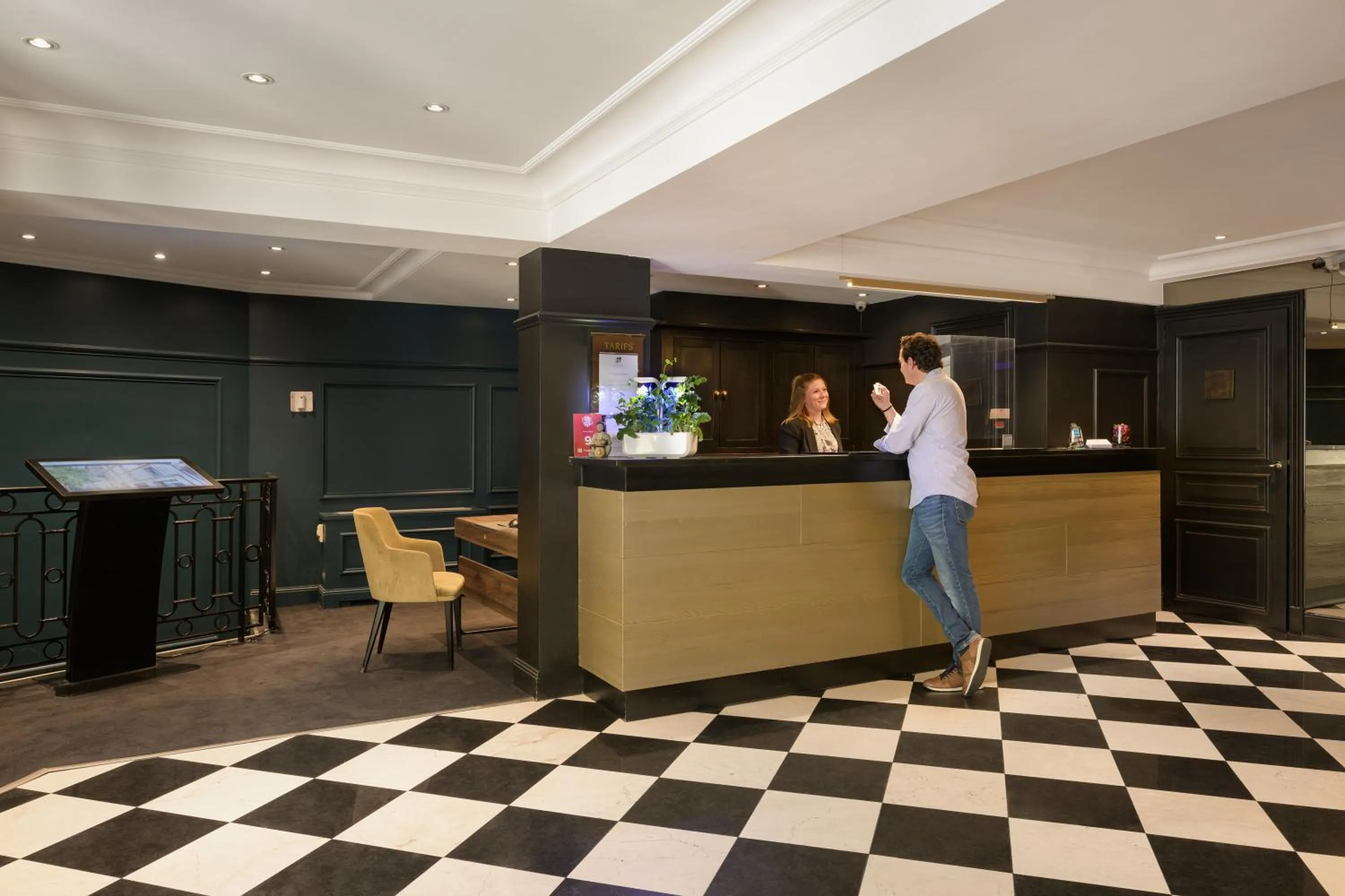 Lobby or reception in Hôtel le Royal Rive Gauche