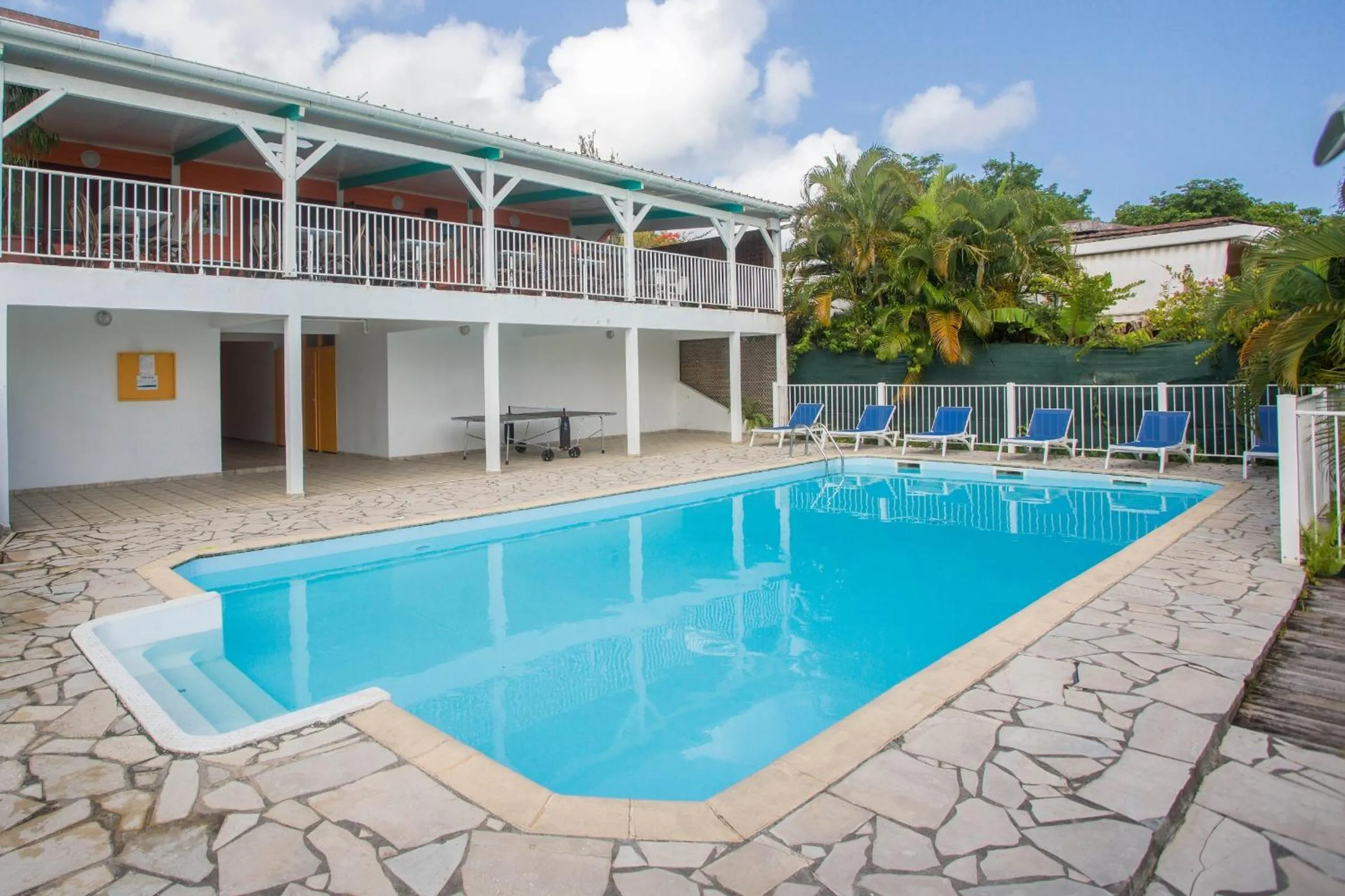 Day in Le Voilier - Élégant studio avec piscine - vue sur mer et plage à proximité