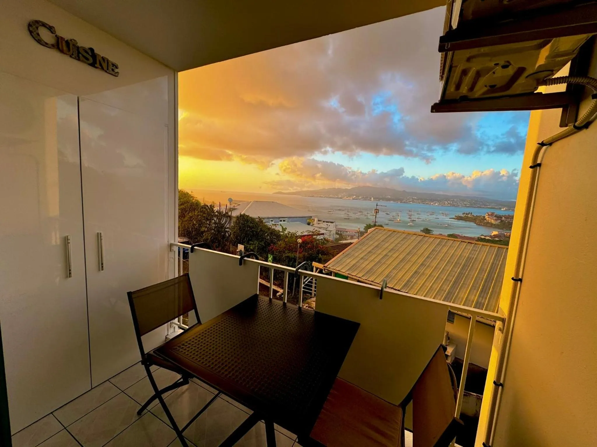 Patio in Le Voilier - Élégant studio avec piscine - vue sur mer et plage à proximité