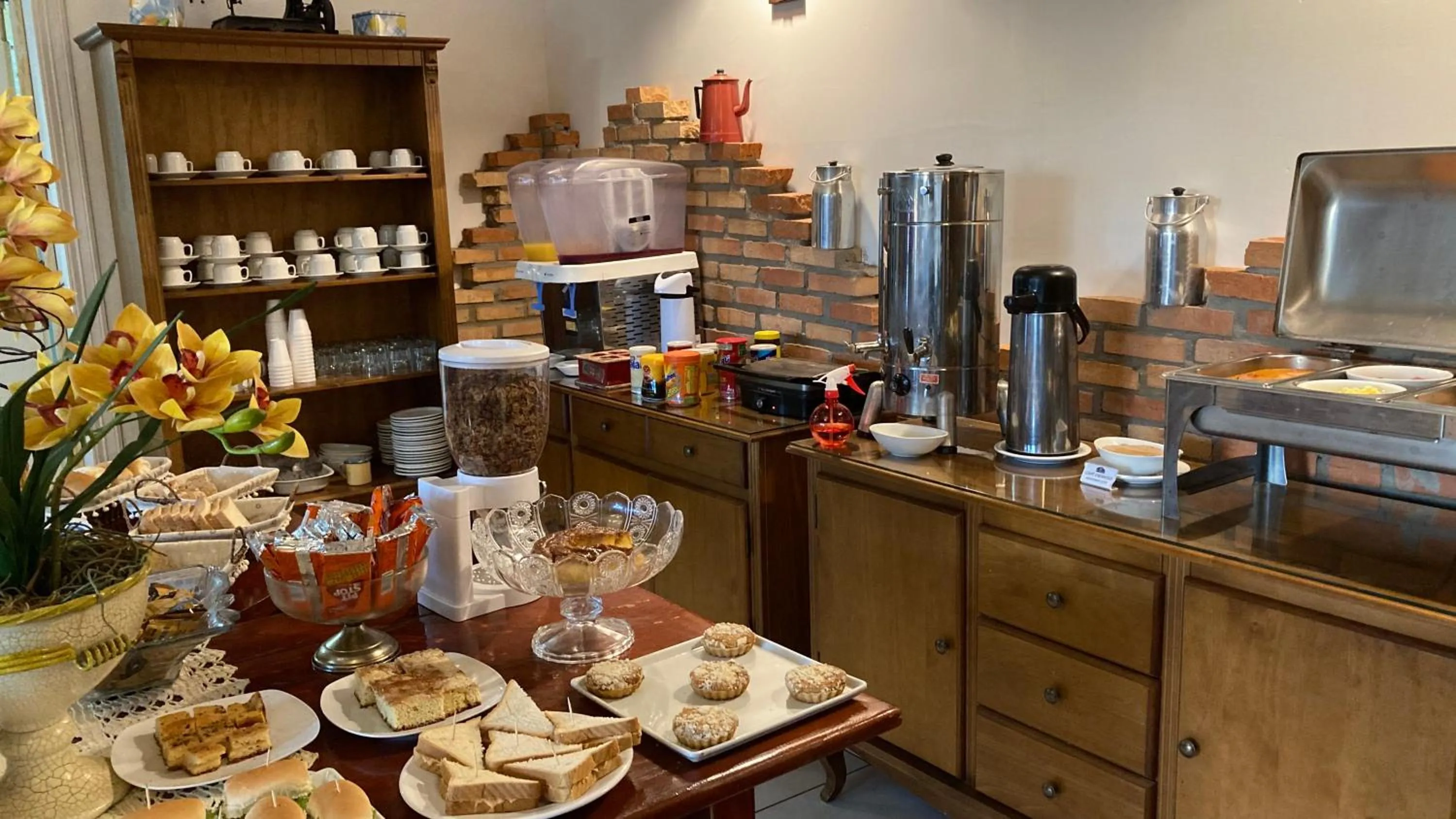 Buffet breakfast in Hotel Senador Distributed by Ameris - Quedas do Iguaçu - Paraná