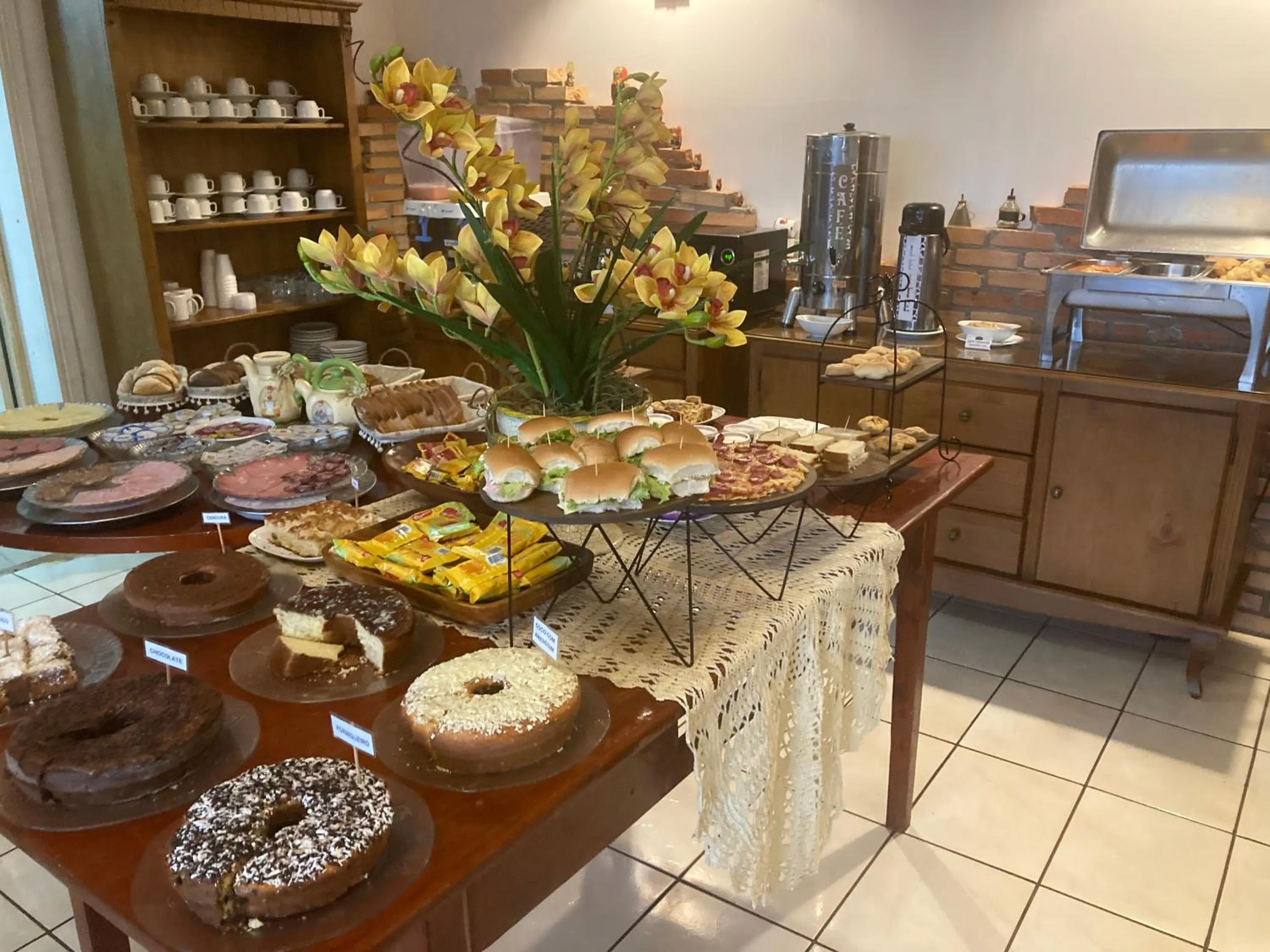 Buffet breakfast in Hotel Senador Distributed by Ameris - Quedas do Iguaçu - Paraná