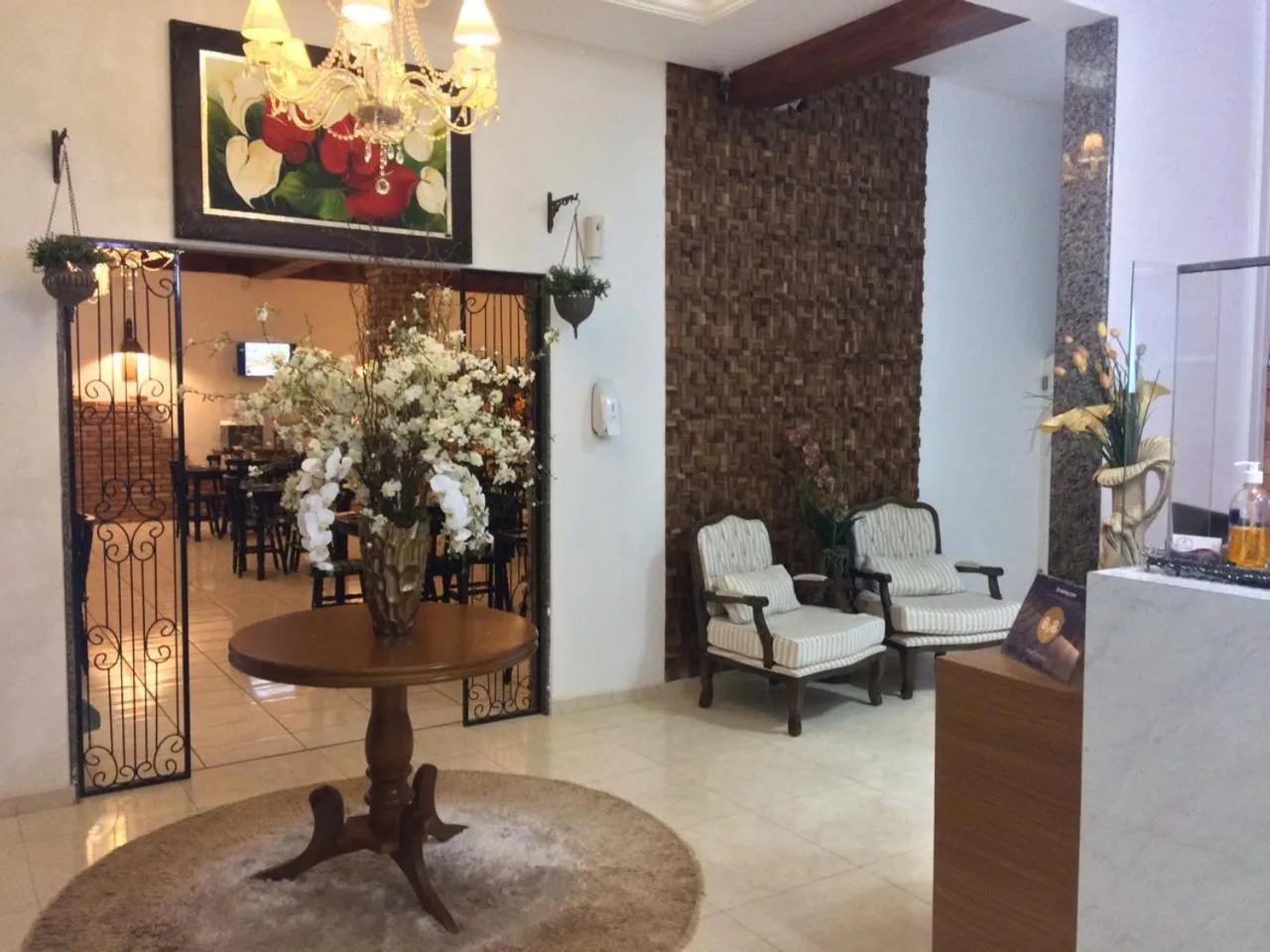 Seating area in Hotel Senador Distributed by Ameris - Quedas do Iguaçu - Paraná