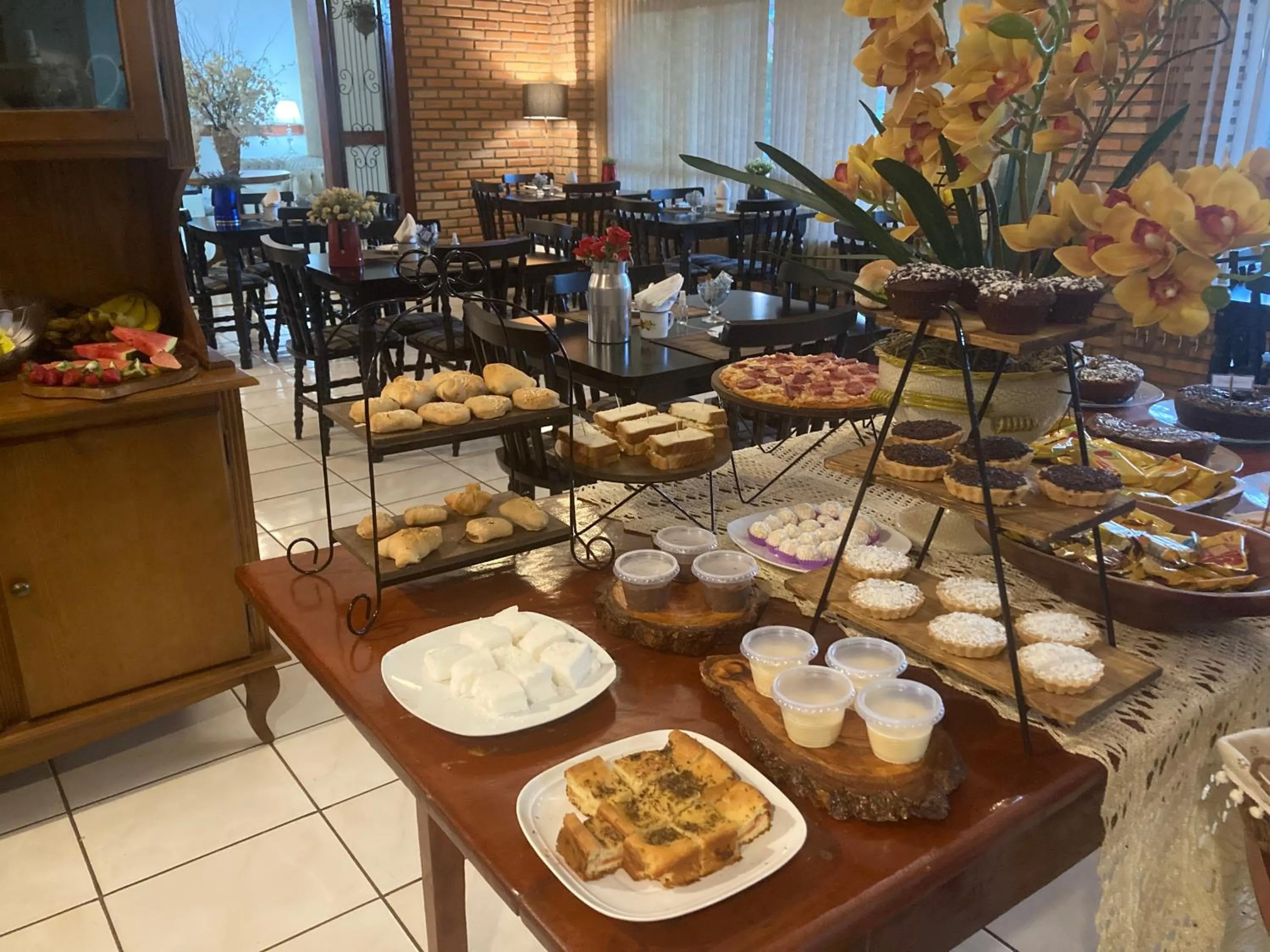 Buffet breakfast in Hotel Senador Distributed by Ameris - Quedas do Iguaçu - Paraná