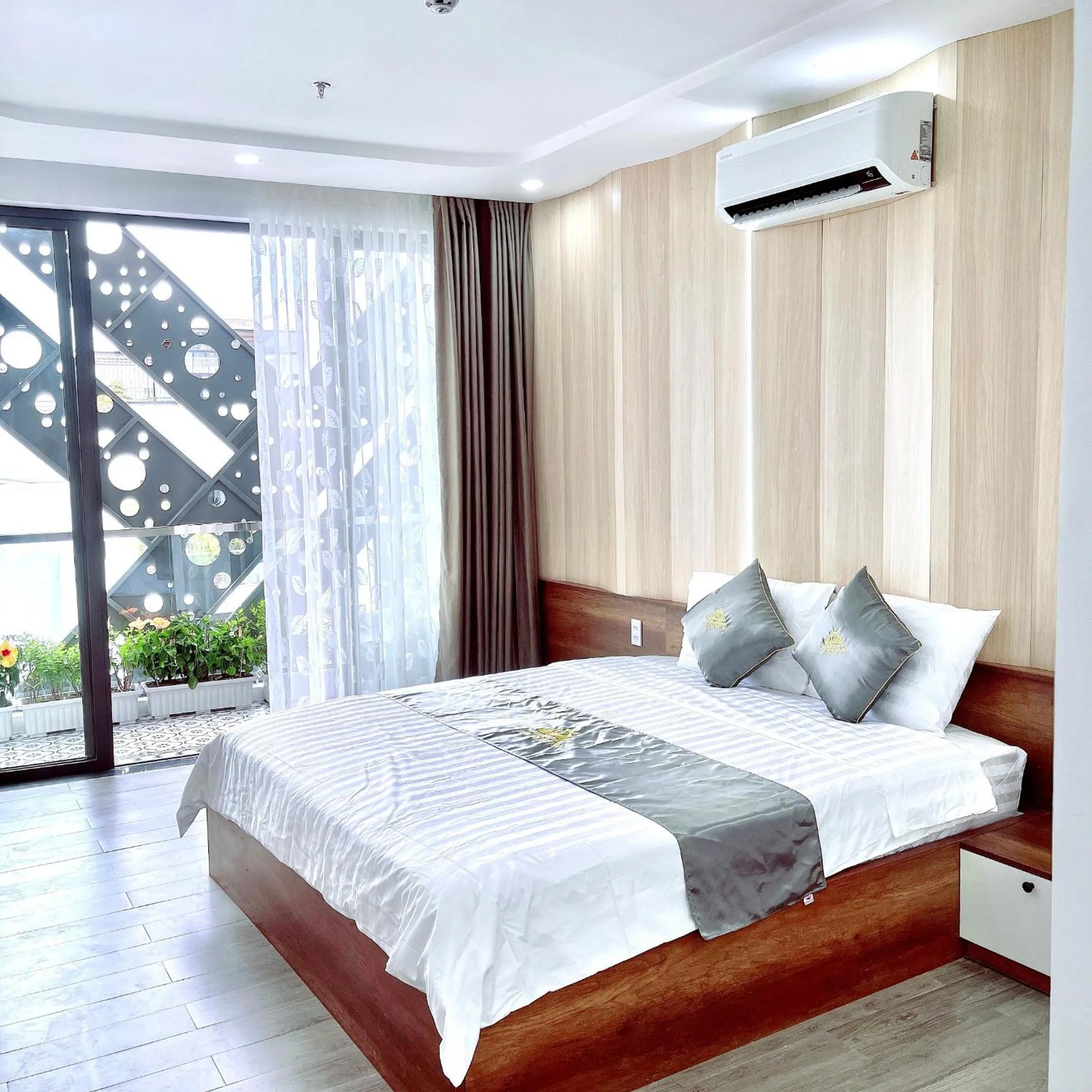 Bed in T&T Luxury Hotel