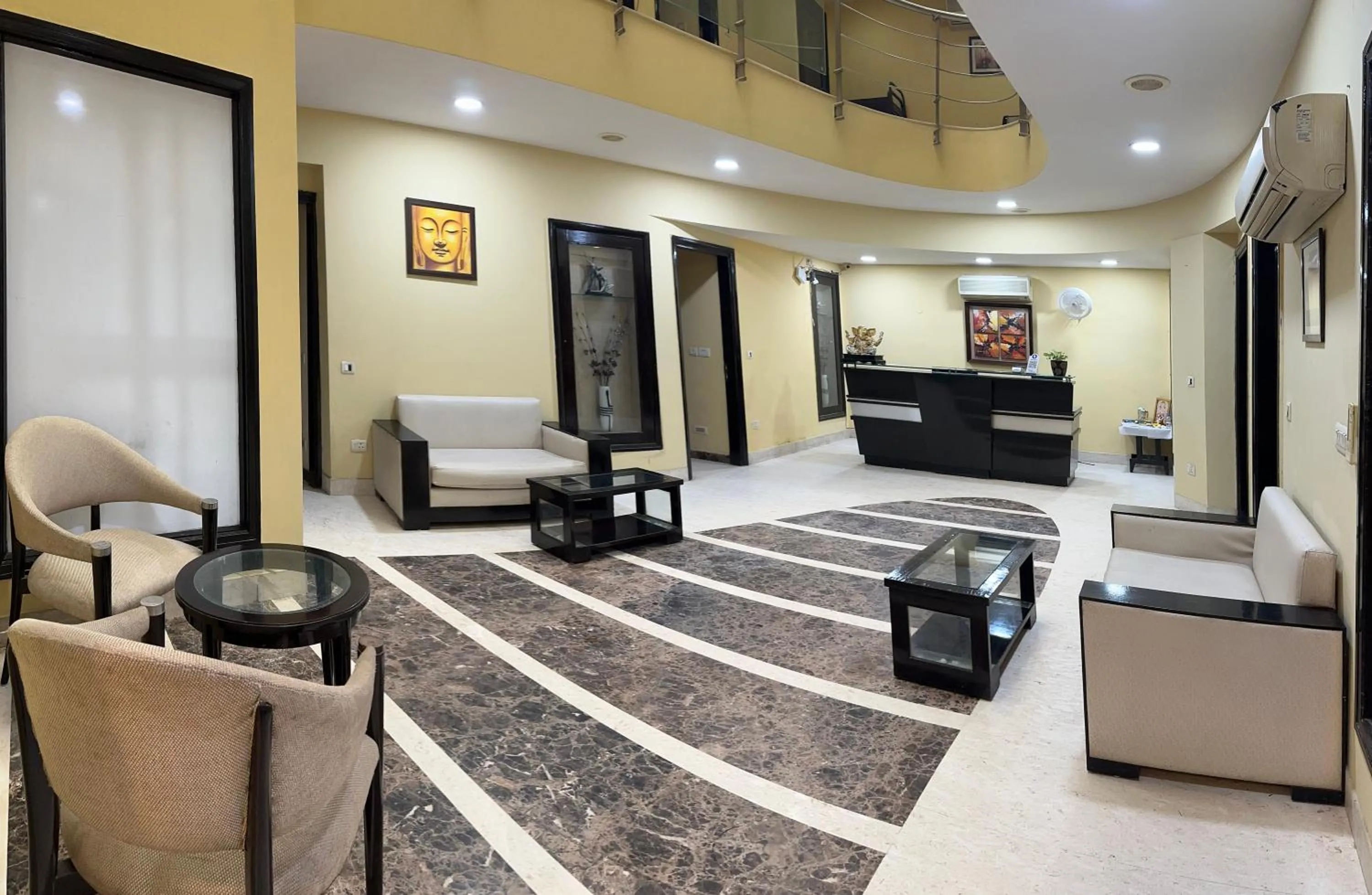 Lobby or reception in Posh Suites - Golf Course Road
