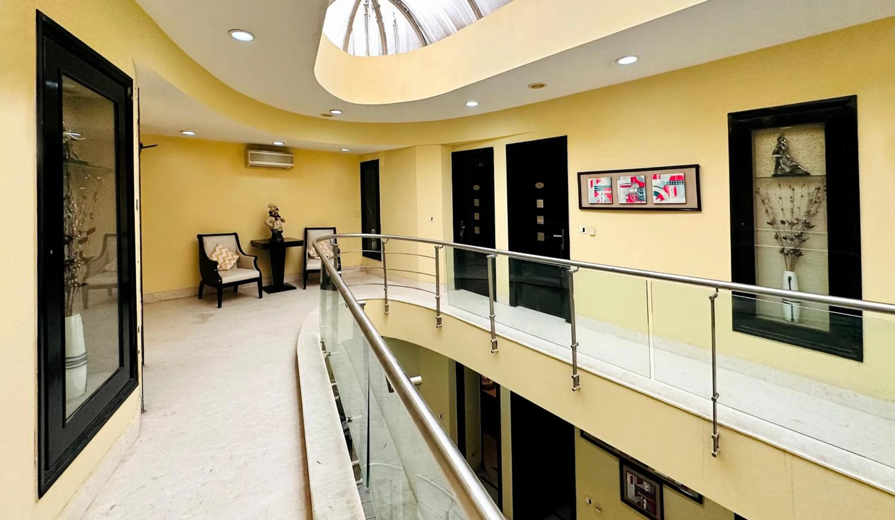 Seating area in Posh Suites - Golf Course Road