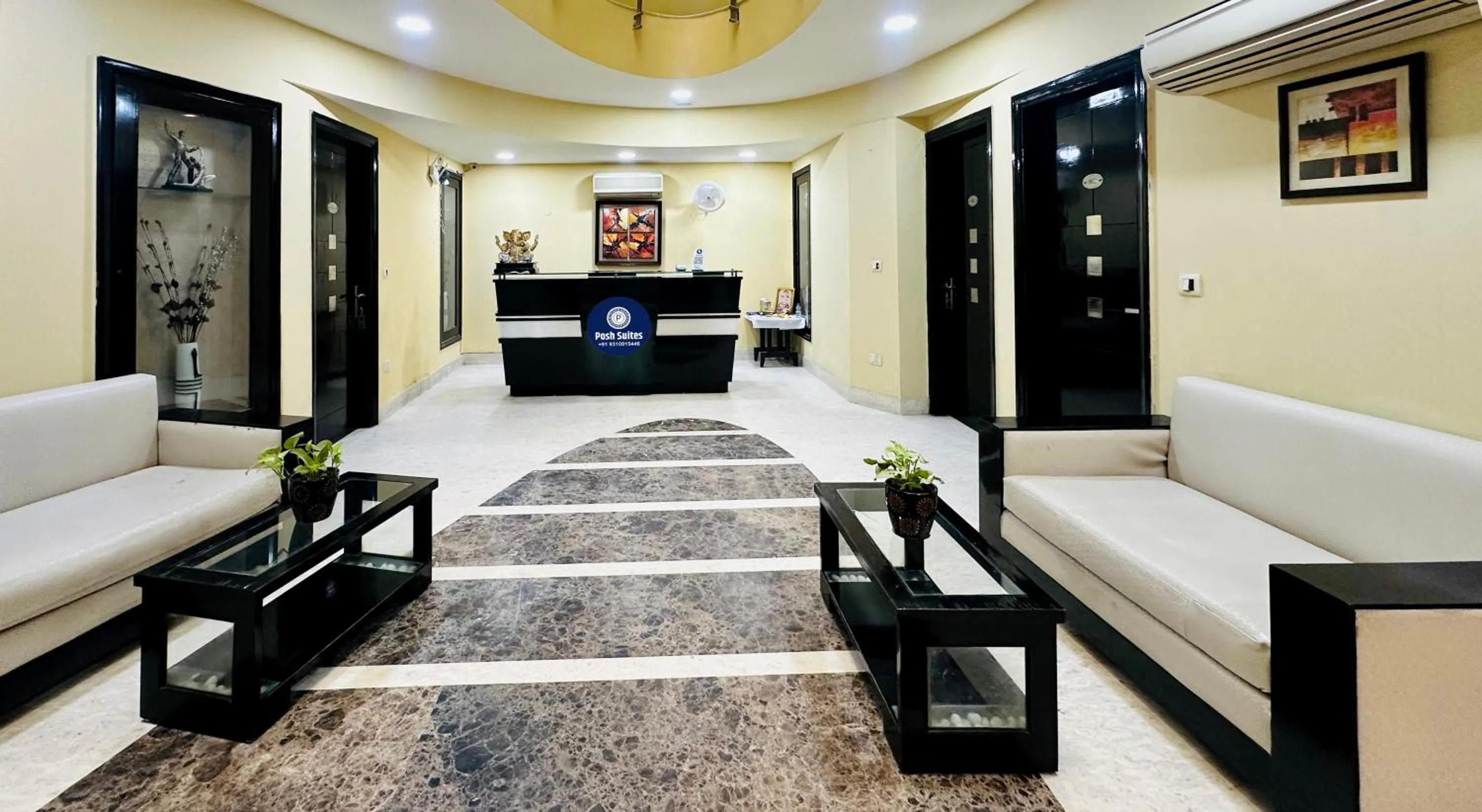 Lobby or reception in Posh Suites - Golf Course Road