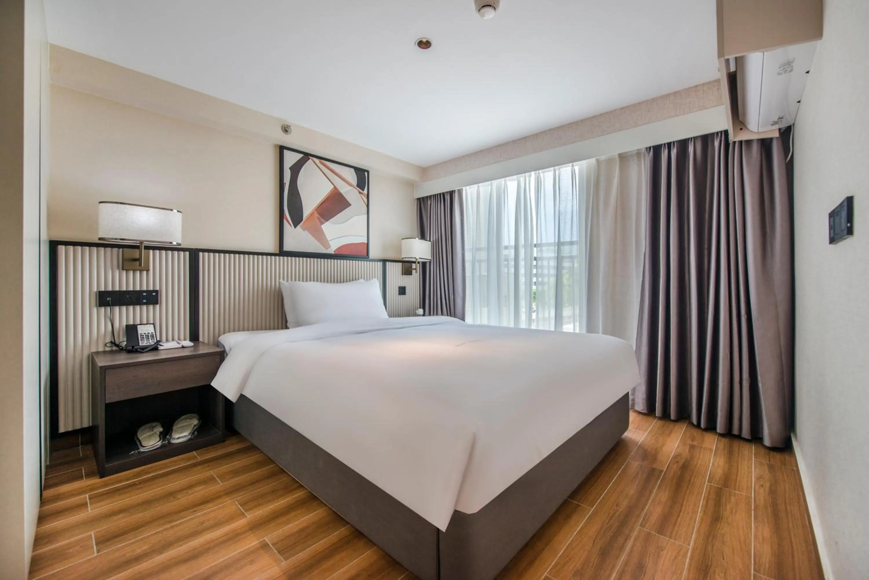 Bed in Baytop Living Hotel - Canton Fair Free Shuttle Bus