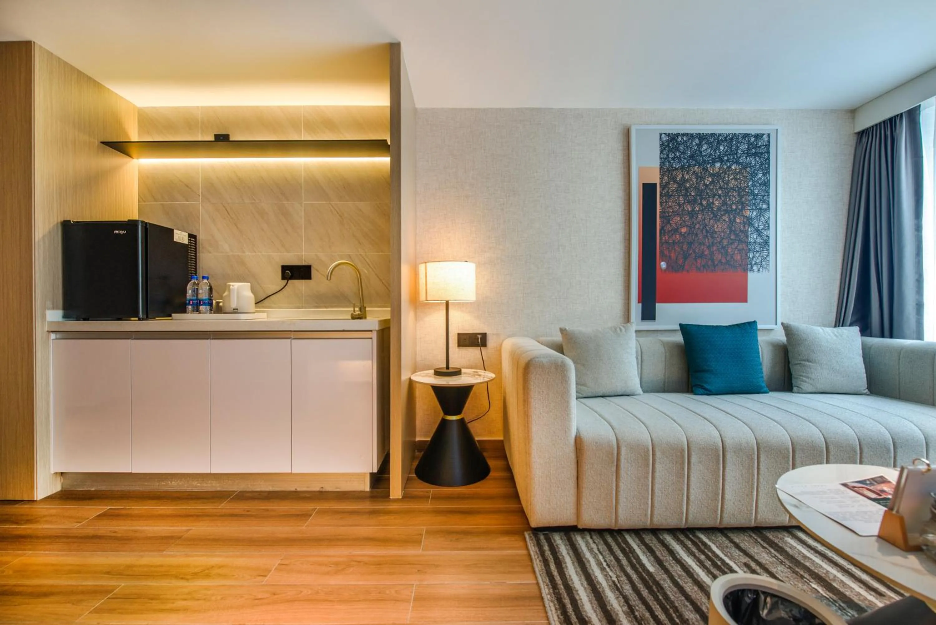 Baytop Living Hotel - Canton Fair Free Shuttle Bus