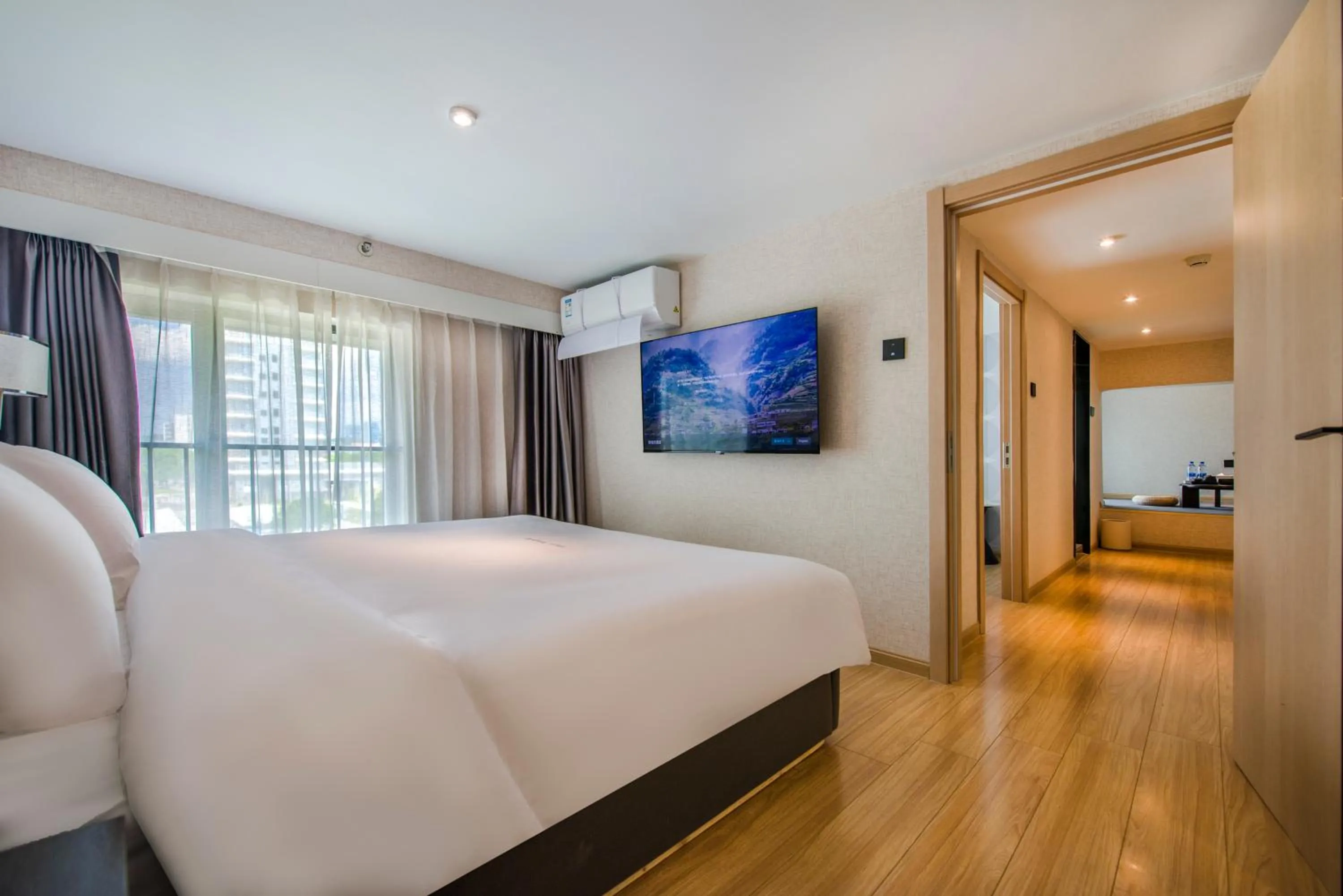 Bed in Baytop Living Hotel - Canton Fair Free Shuttle Bus
