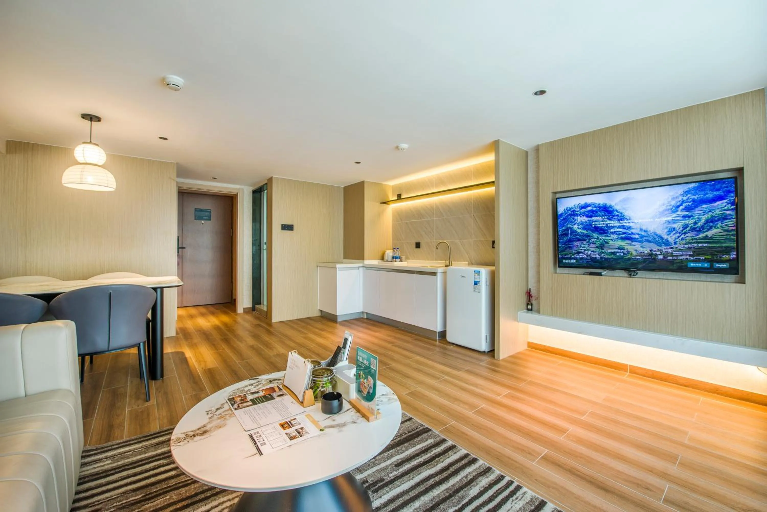 Baytop Living Hotel - Canton Fair Free Shuttle Bus