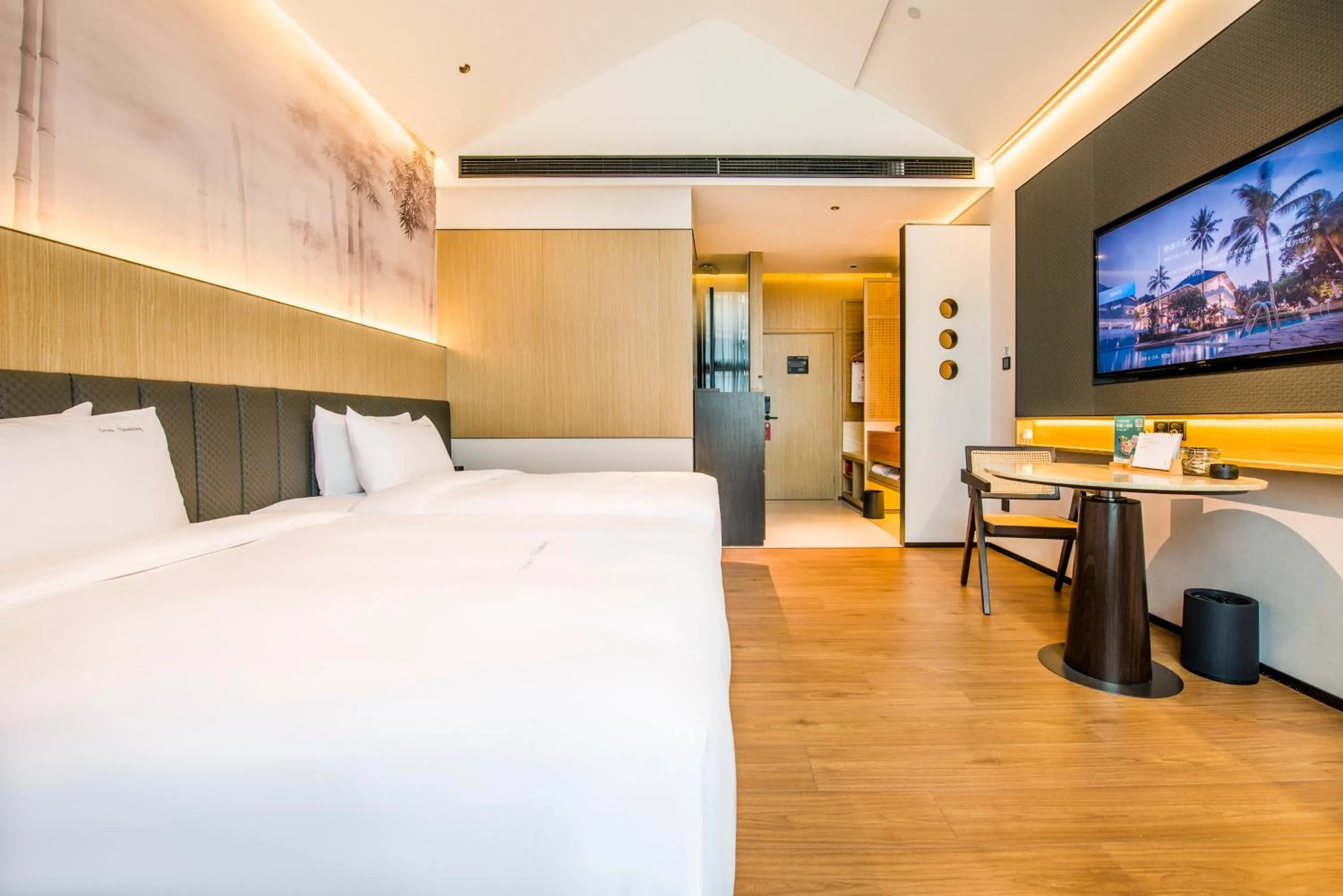 Bed in Baytop Living Hotel - Canton Fair Free Shuttle Bus