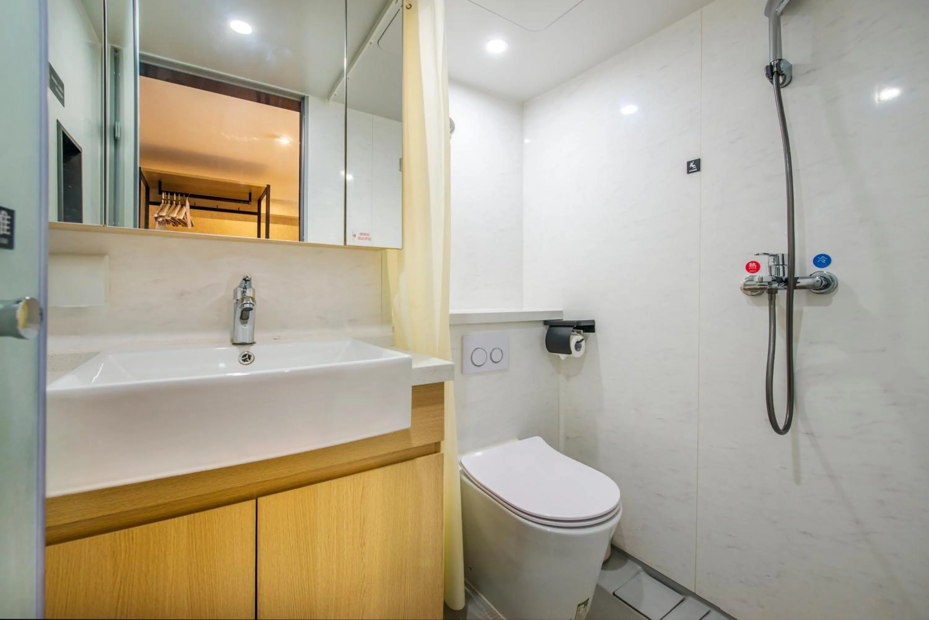 Baytop Living Hotel - Canton Fair Free Shuttle Bus