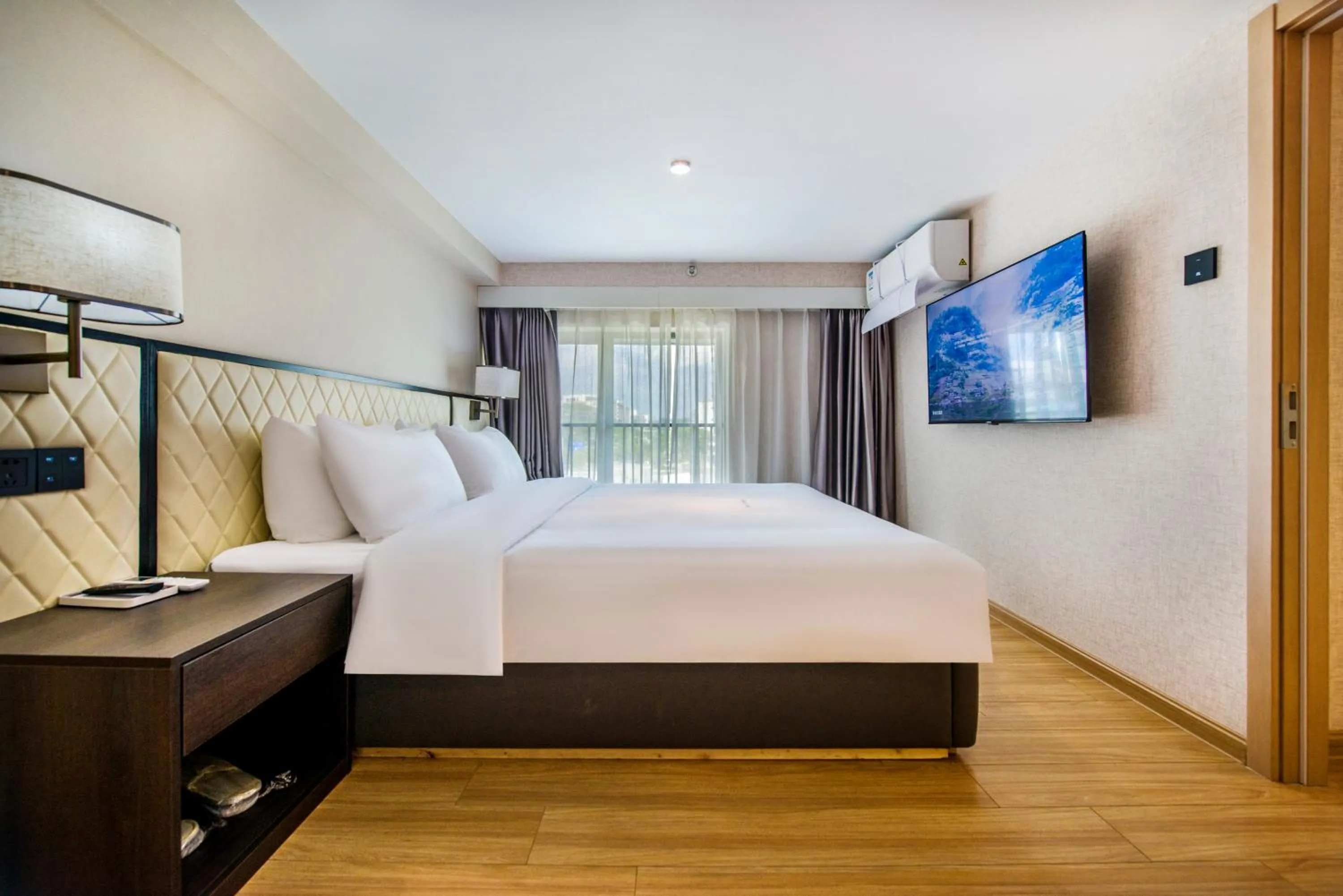 Bed in Baytop Living Hotel - Canton Fair Free Shuttle Bus