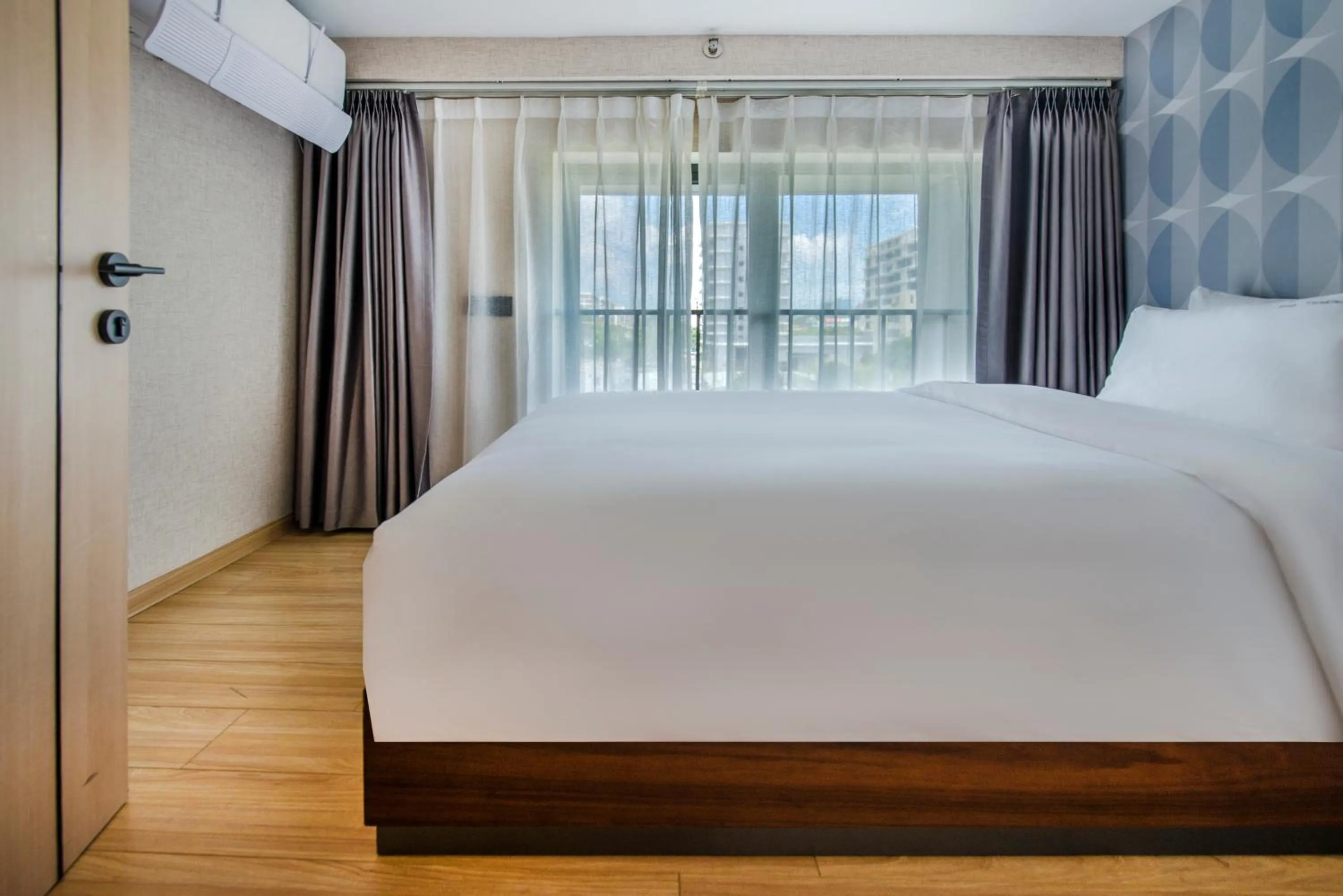 Bed in Baytop Living Hotel - Canton Fair Free Shuttle Bus