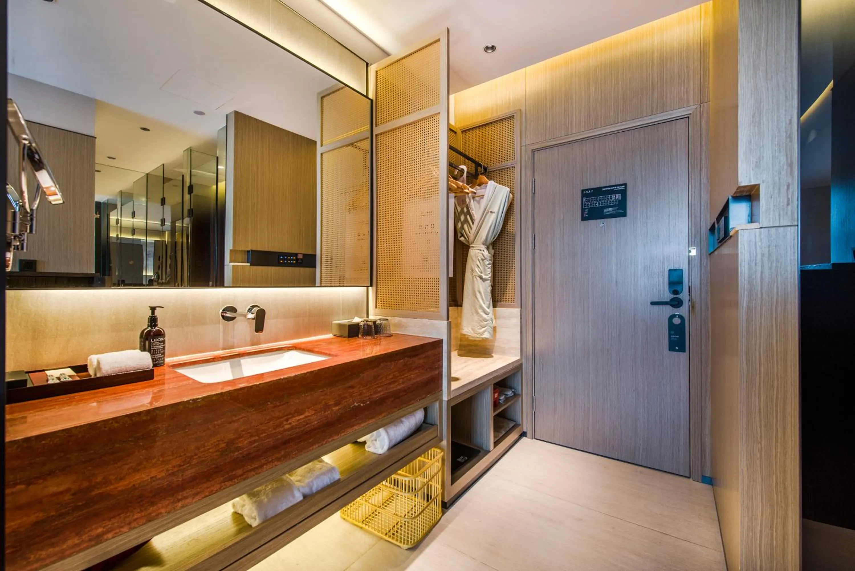 Baytop Living Hotel - Canton Fair Free Shuttle Bus