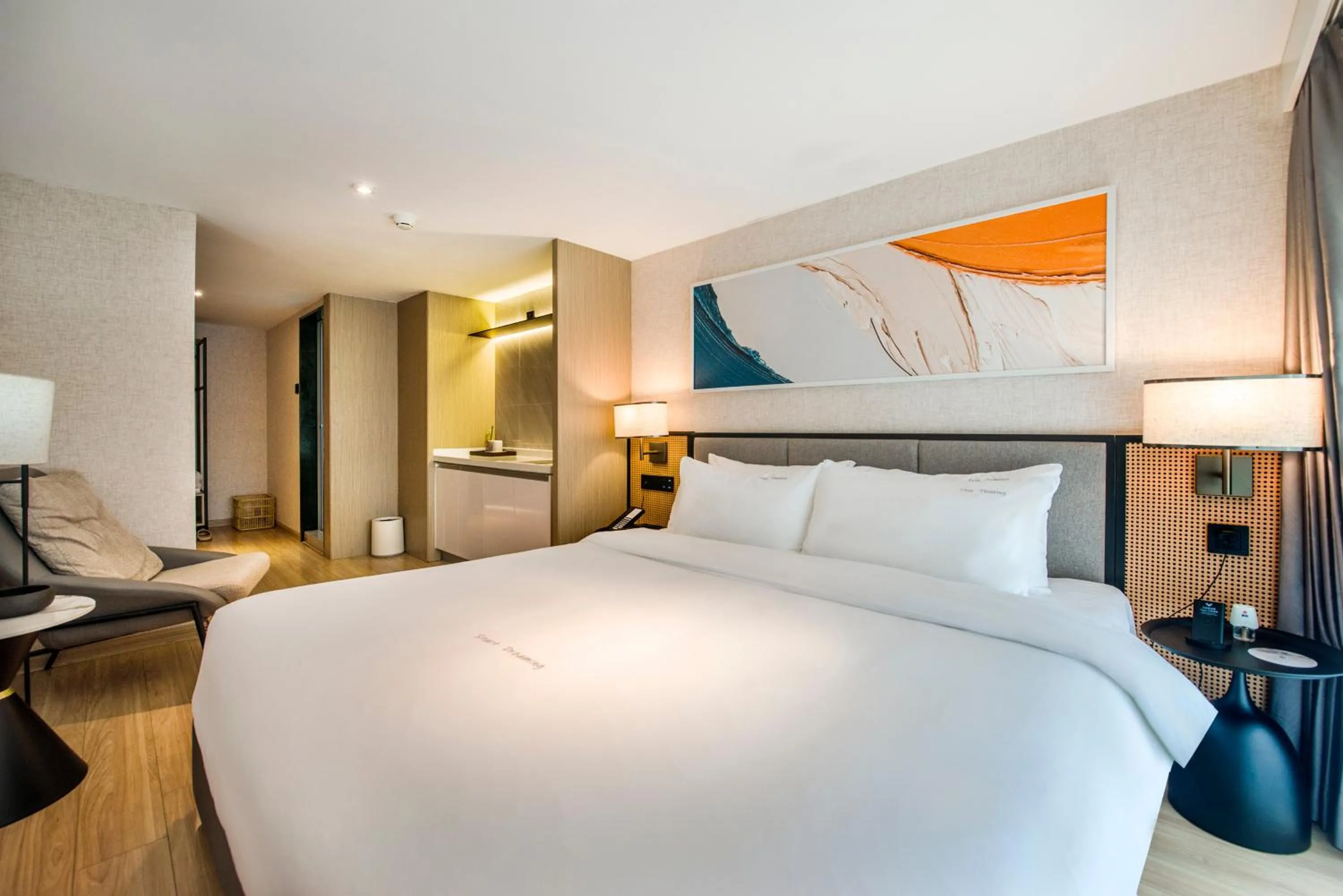 Bed in Baytop Living Hotel - Canton Fair Free Shuttle Bus