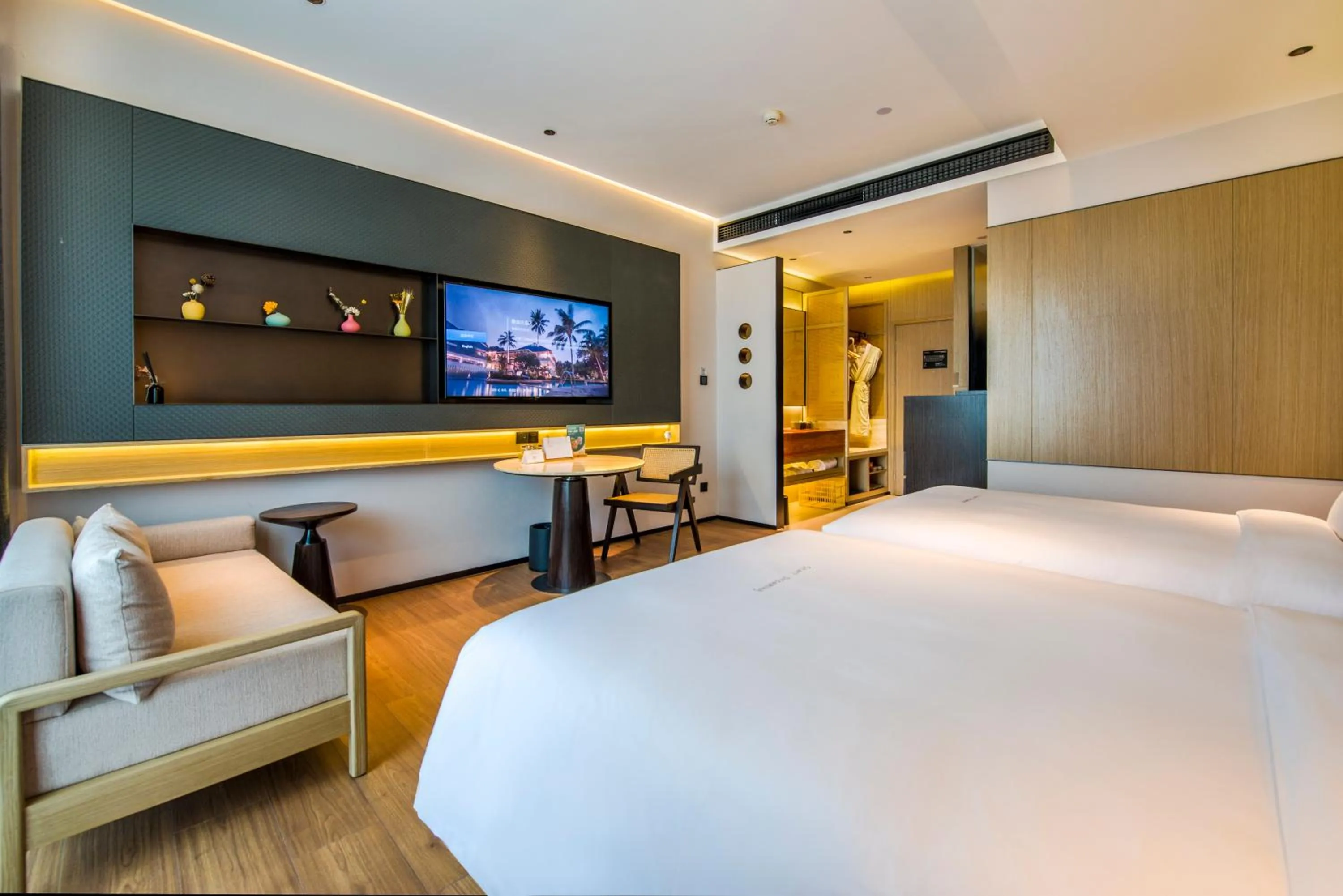Bed in Baytop Living Hotel - Canton Fair Free Shuttle Bus