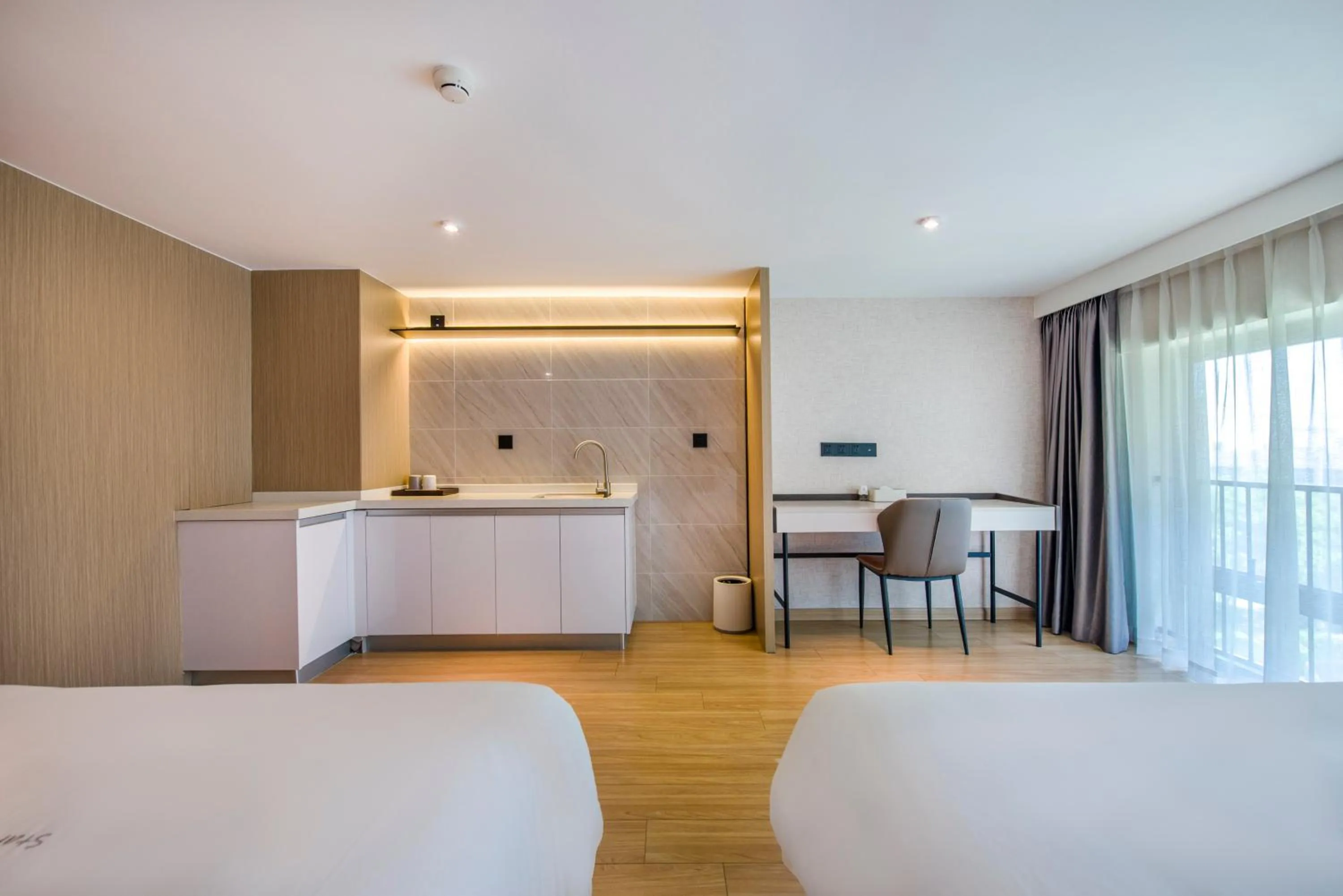 Bed in Baytop Living Hotel - Canton Fair Free Shuttle Bus