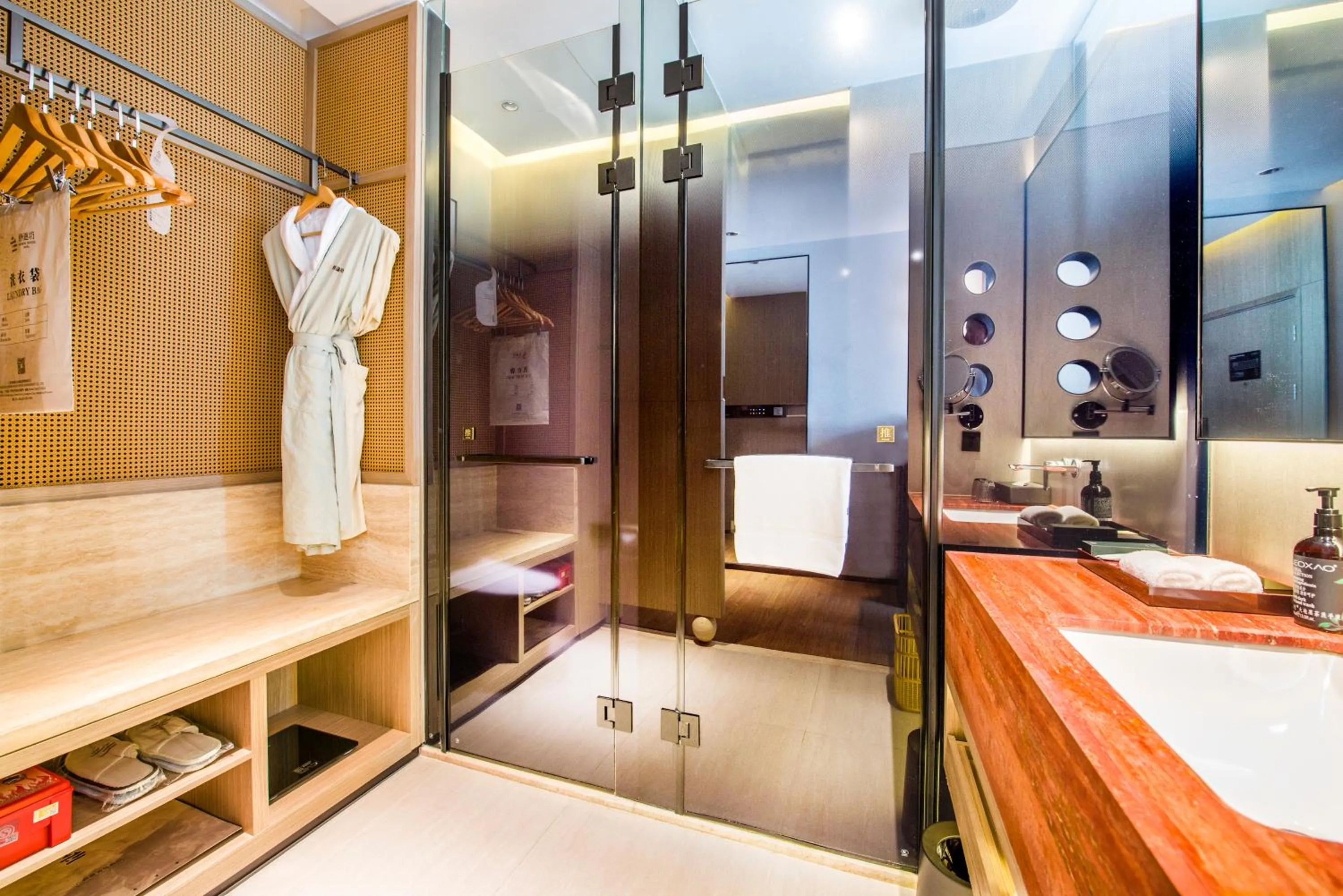 Baytop Living Hotel - Canton Fair Free Shuttle Bus