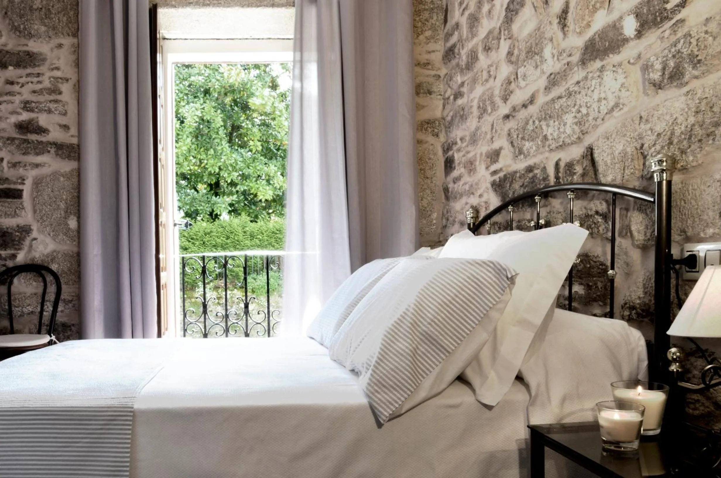 Decorative detail, Bed in Sete Artes by Como en Casa