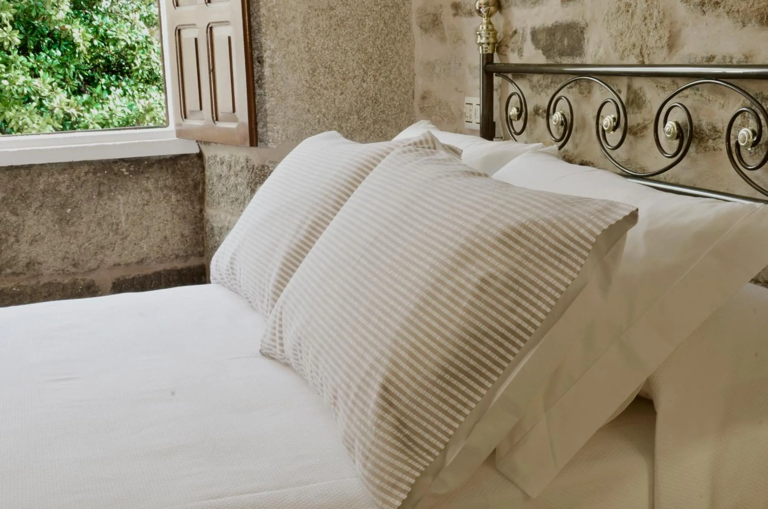 Decorative detail, Bed in Sete Artes by Como en Casa