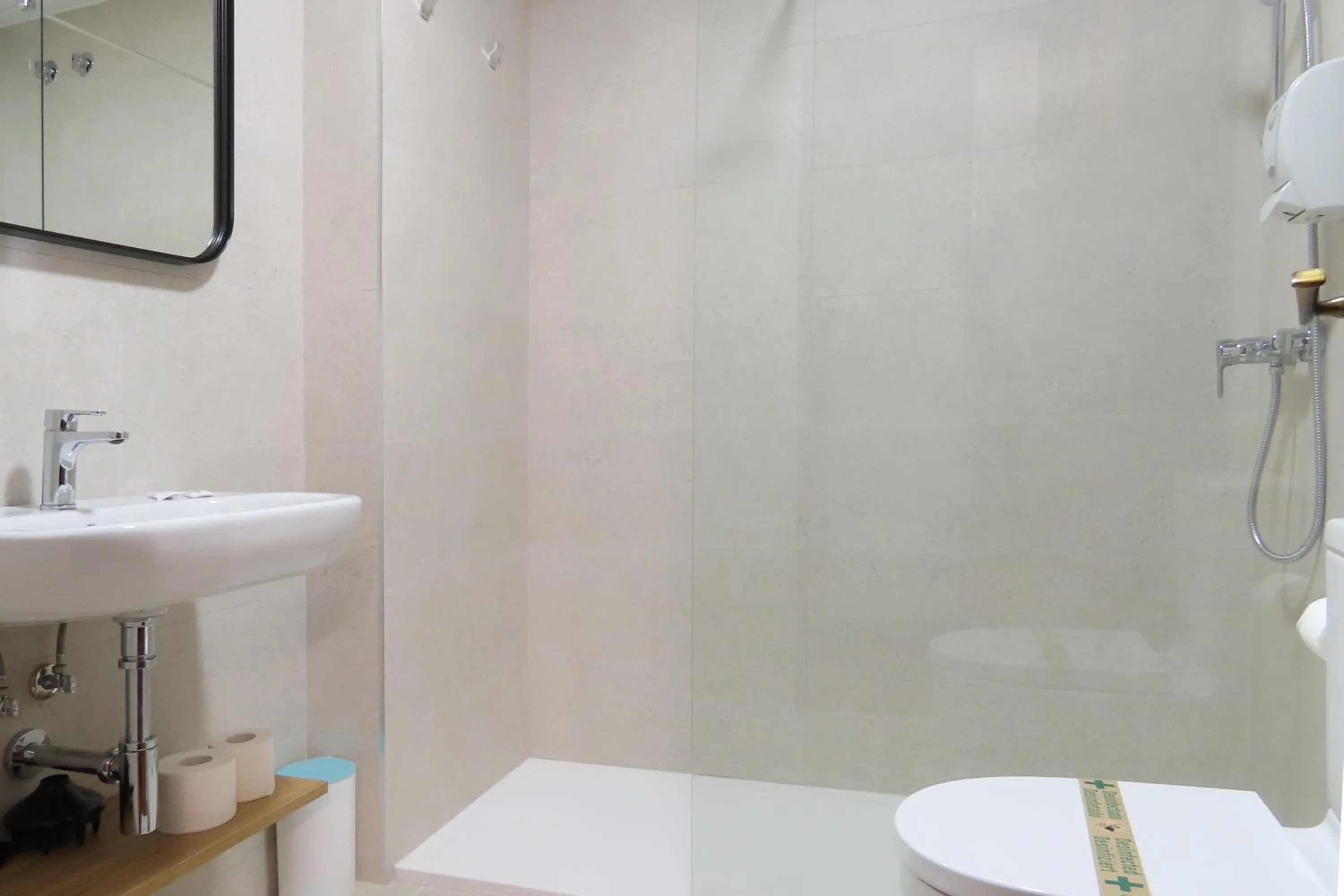 Shower in Sete Artes by Como en Casa