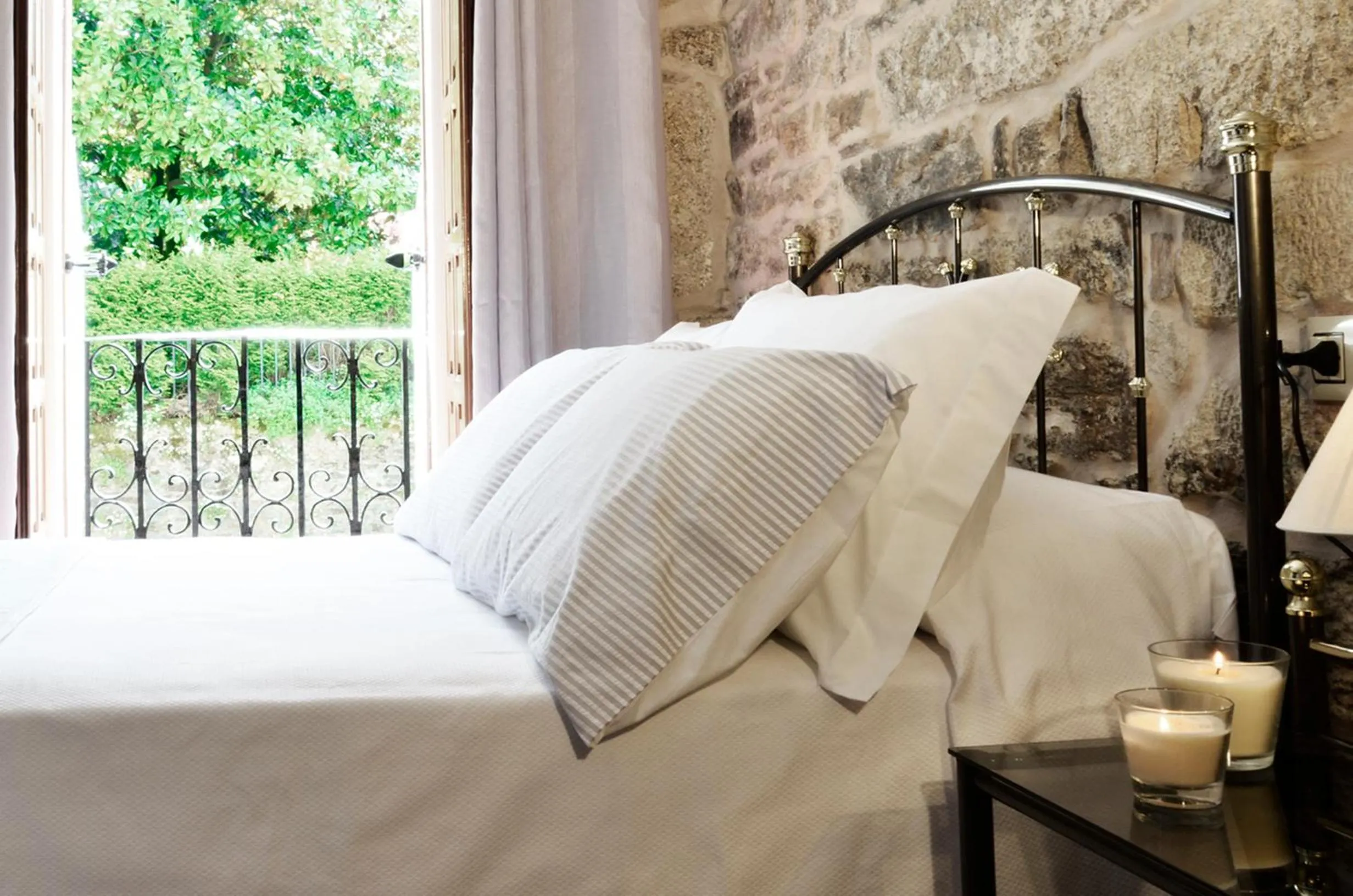 Decorative detail, Bed in Sete Artes by Como en Casa