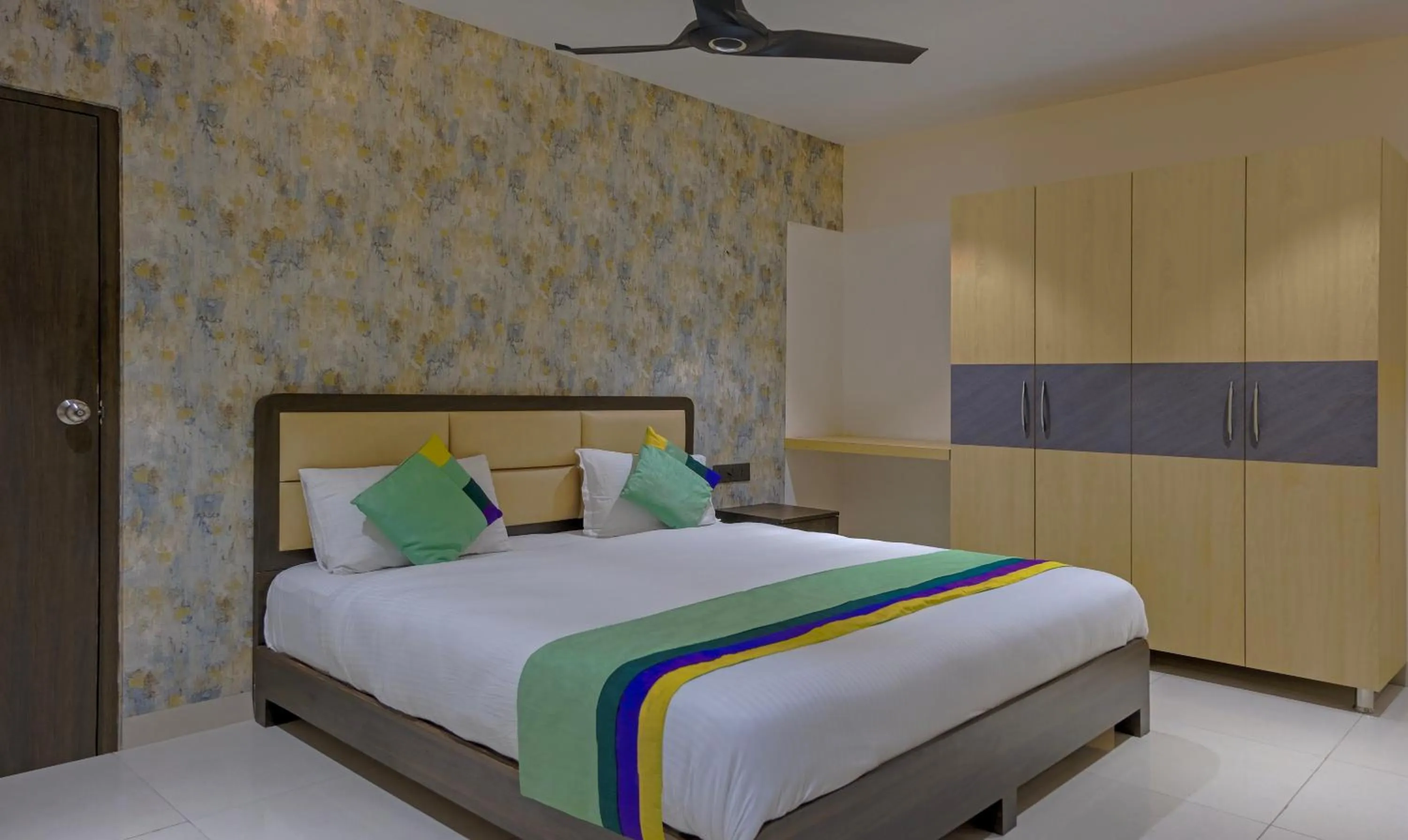 Bed in Treebo Su Casa Grand