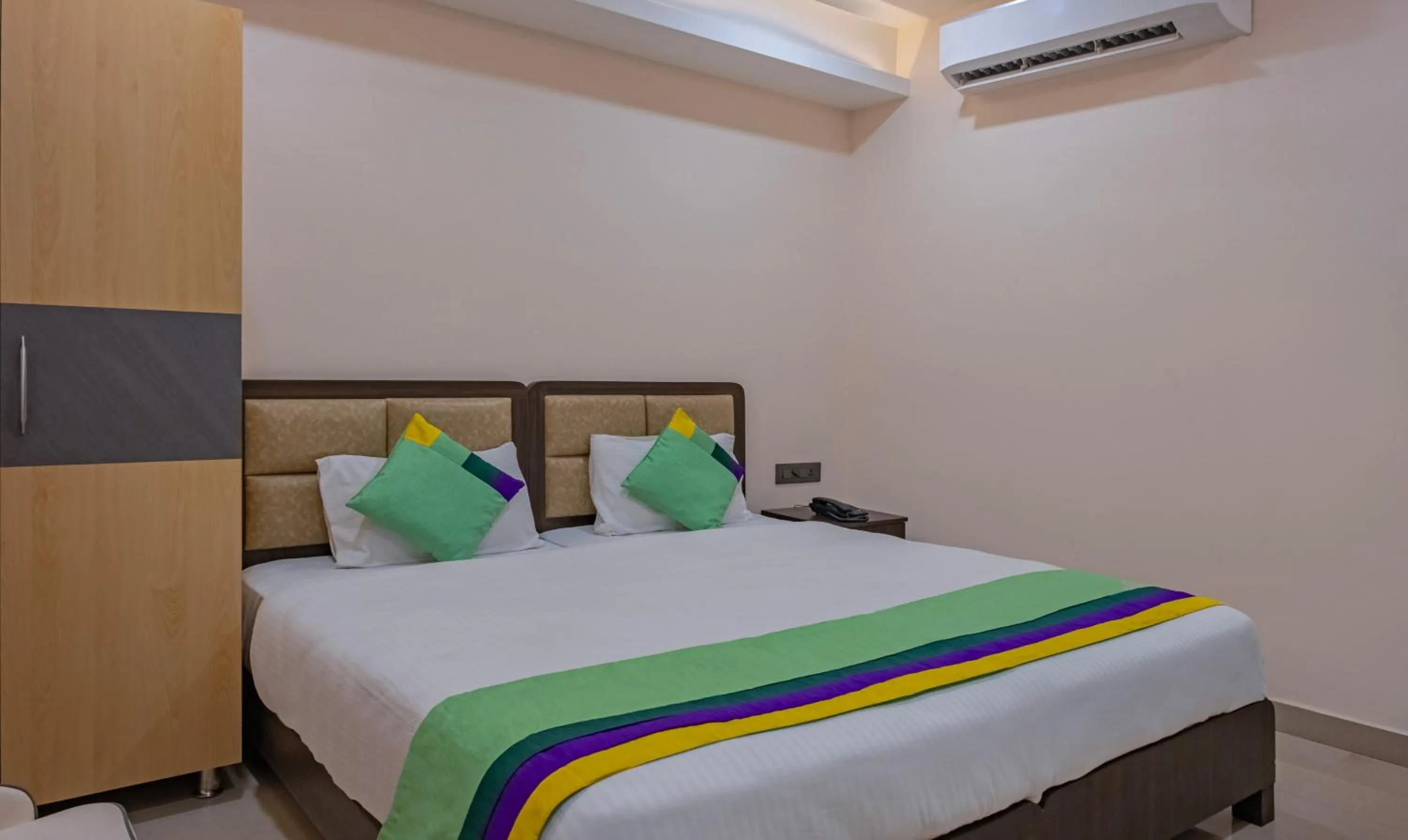 Bed in Treebo Su Casa Grand