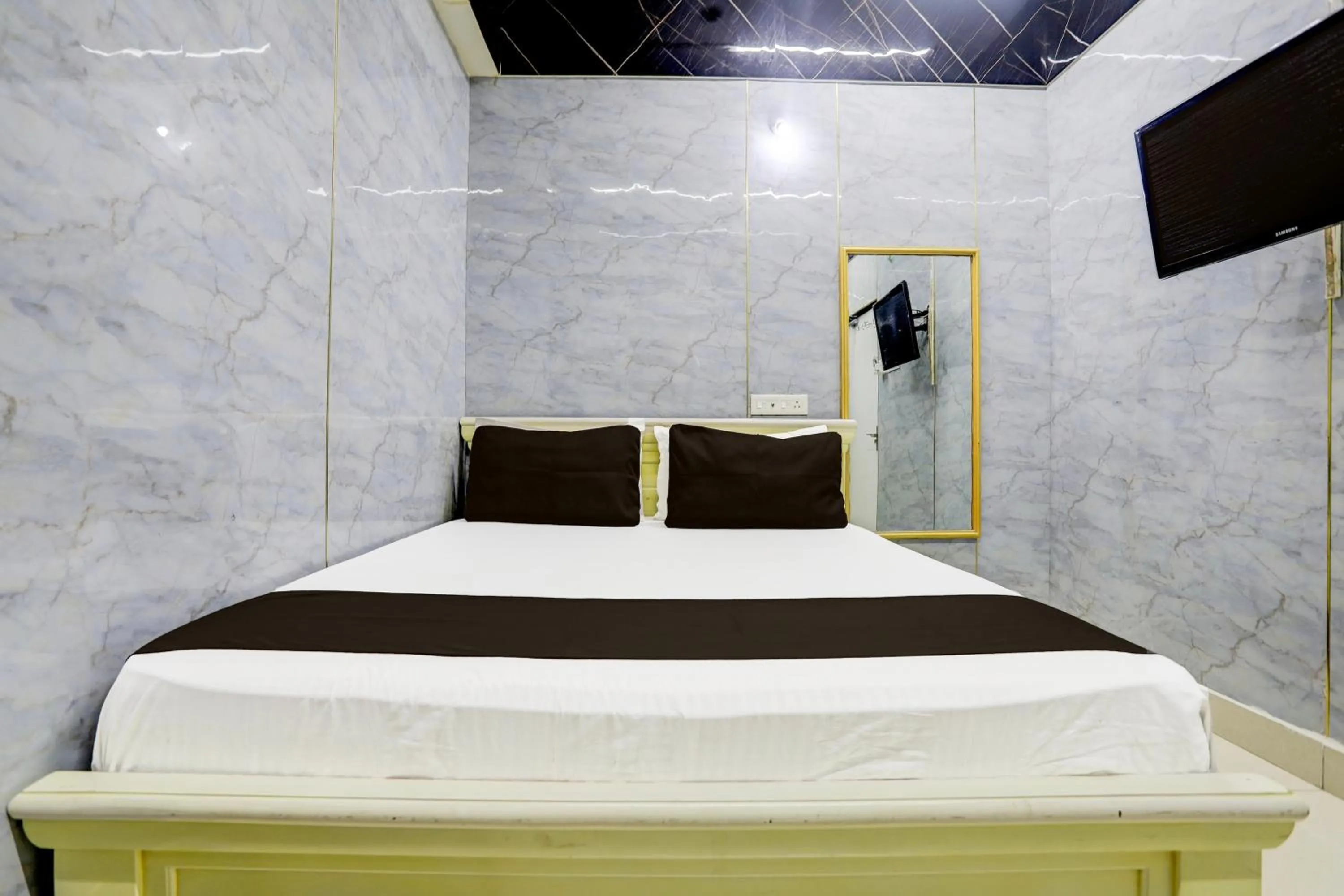 Bedroom, Bed in Spot On Sri Balaji