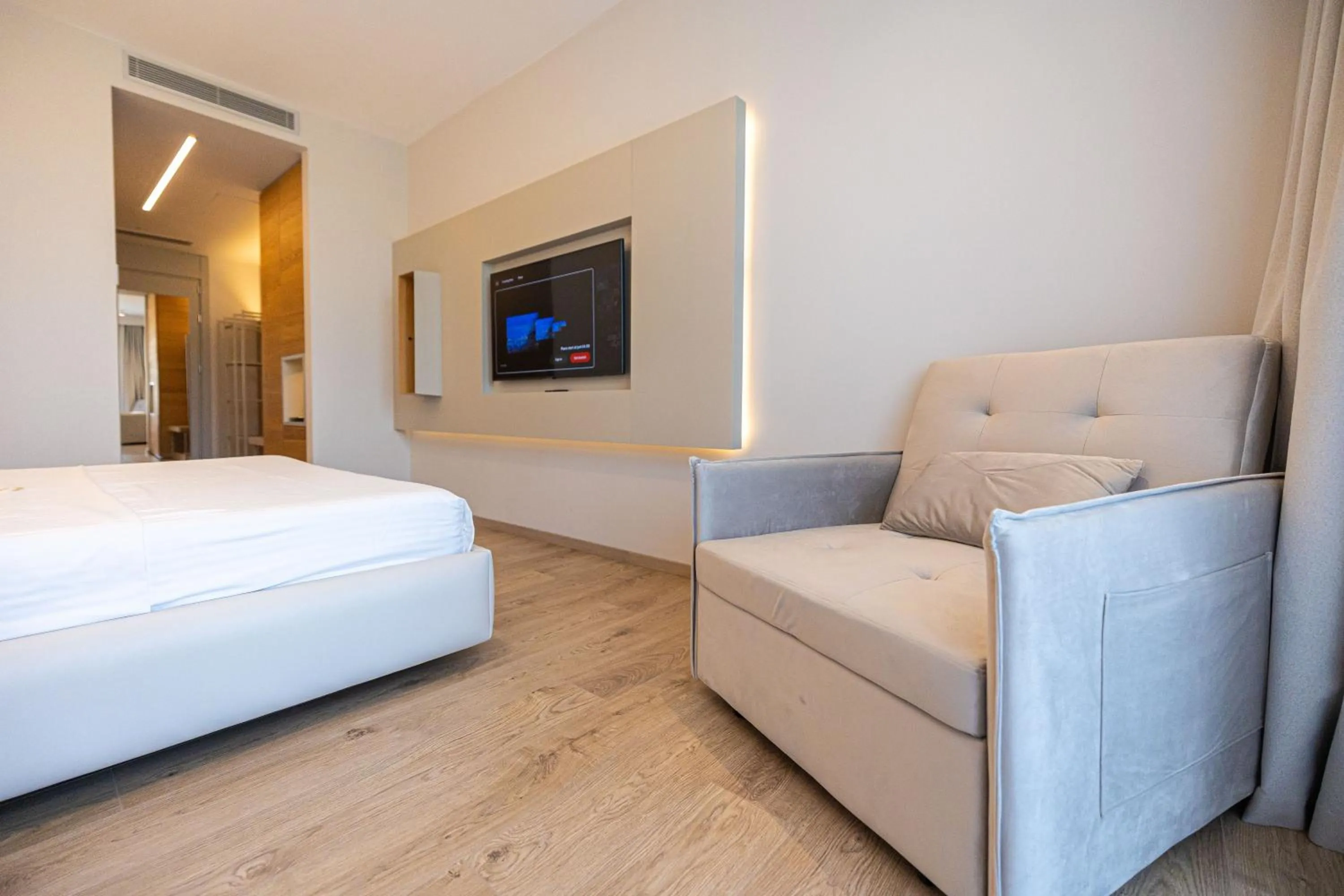 Photo of the whole room, Bed in Navy Hotel