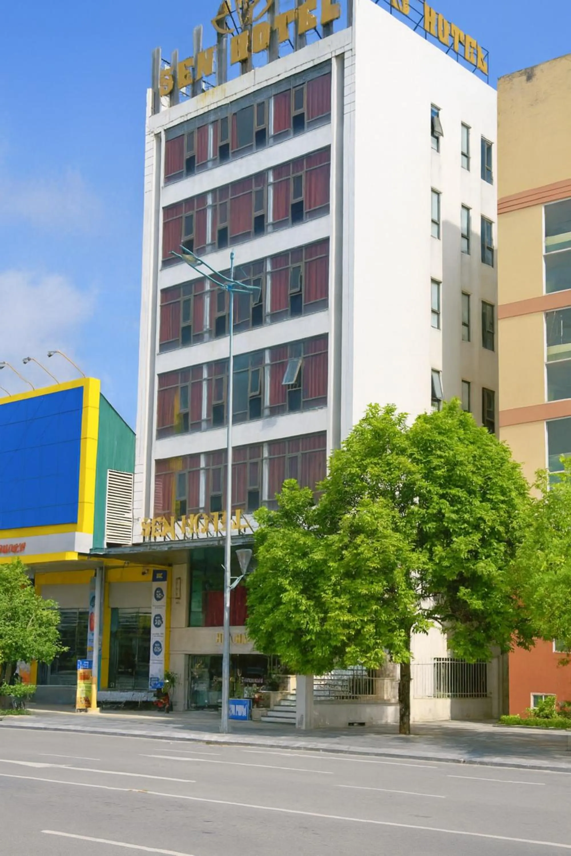 Property building in Sen Hotel Hạ Long